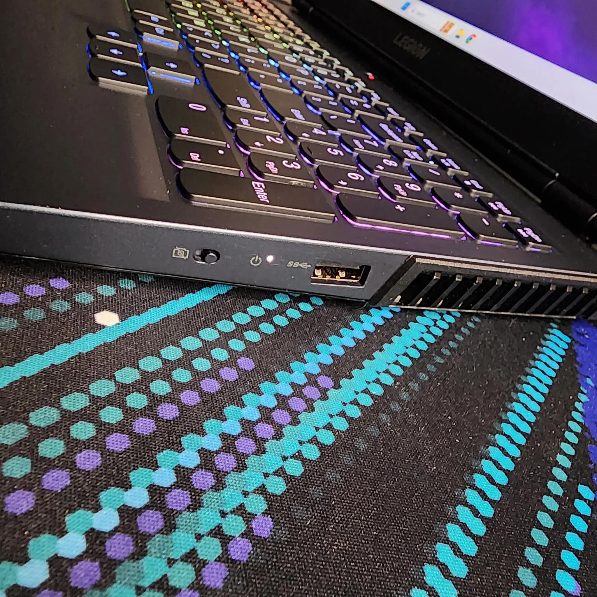 Lenovo Legion 5 15ACH6 15.6" (RTX 3050 Ti, AMD Ryzen 7 5800H, 16GB RAM, 512 SSD)