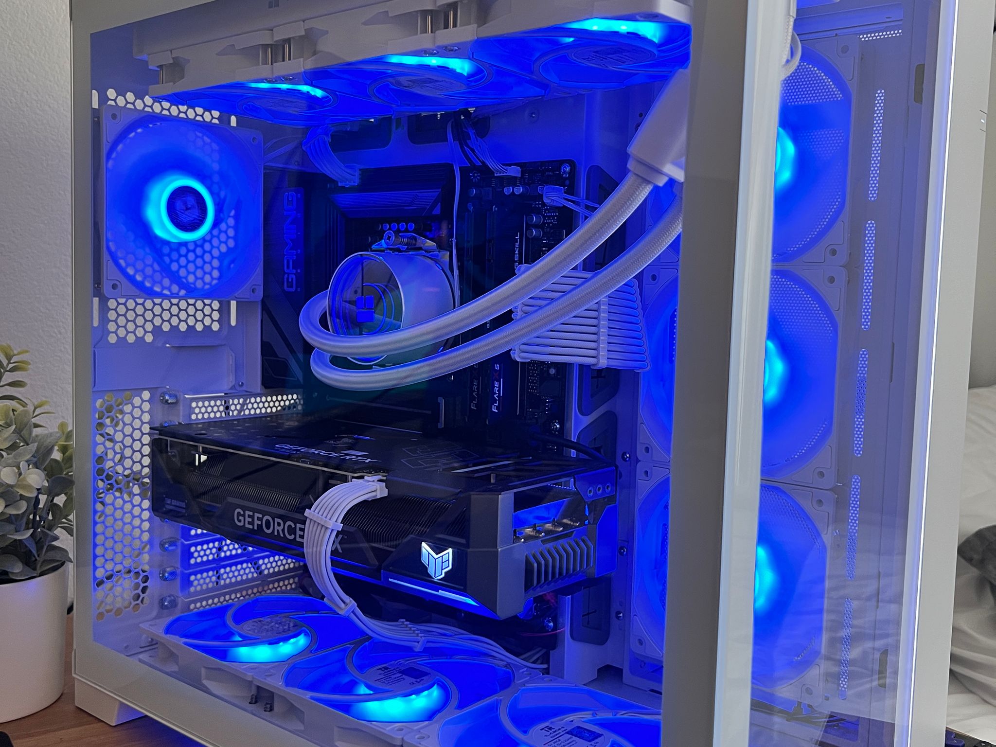 RTX 4070 TI | Ryzen 7 7700x | 32gb DDR5 | 1tb M.2 Gen4 | Gaming PC