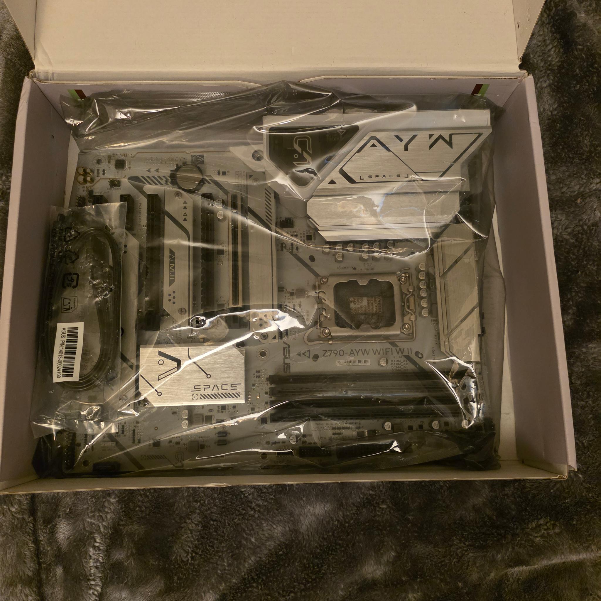 ASUS Z790 AYWWIFI W II + 13900 + 500GB NMVE INTEL DDR5 ATX PCIE 5.0