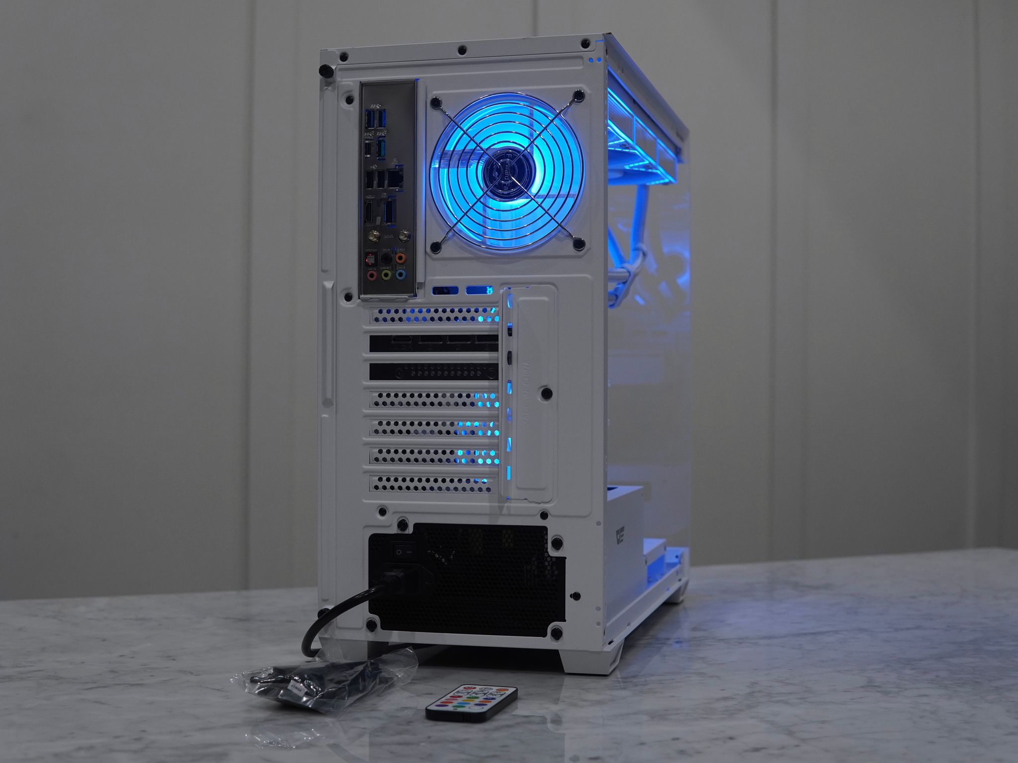 RTX 5060 8gb, Ryzen 5 5600X3D, White Gaming PC