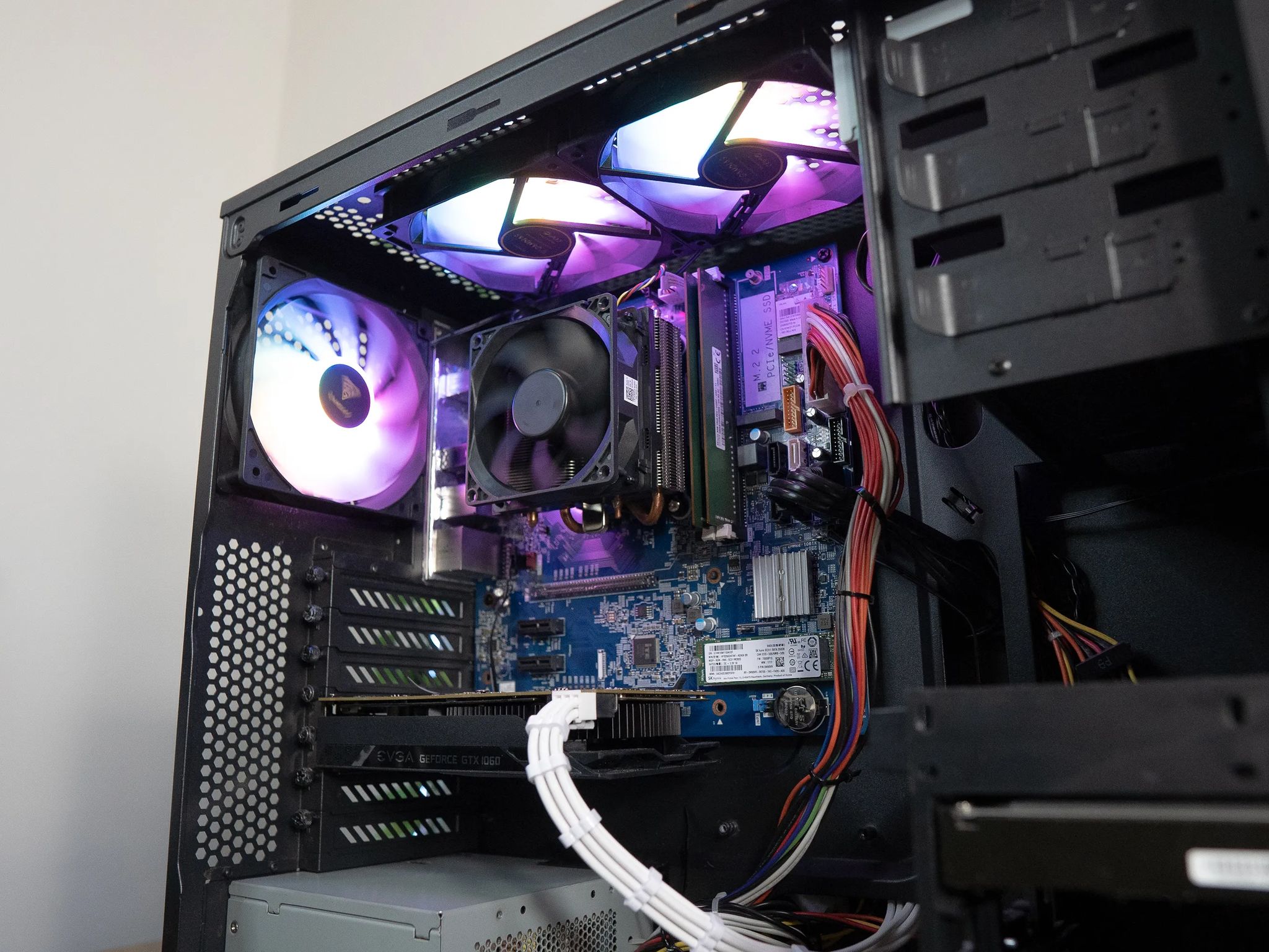 🎮👾 | EVGA GTX 1060 6GB | RYZEN 5 1600X | 16GB DDR4 RAM | 256GB M.2 SSD + 1.5TB HDD | Elite Borealis