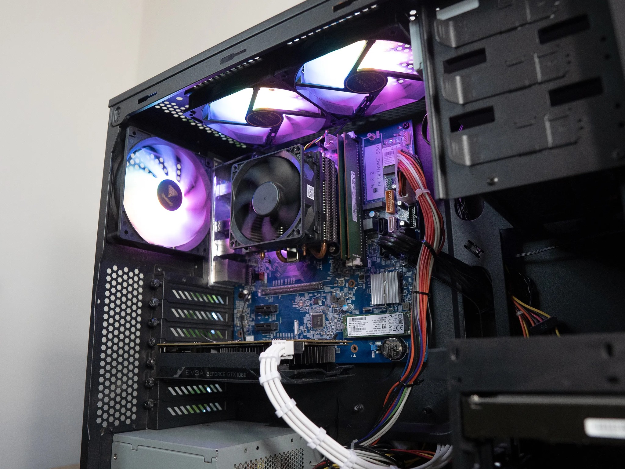 🎮👾 | EVGA GTX 1060 6GB | RYZEN 5 1600X | 16GB DDR4 RAM | 256GB M.2 SSD + 1.5TB HDD | Elite Borealis