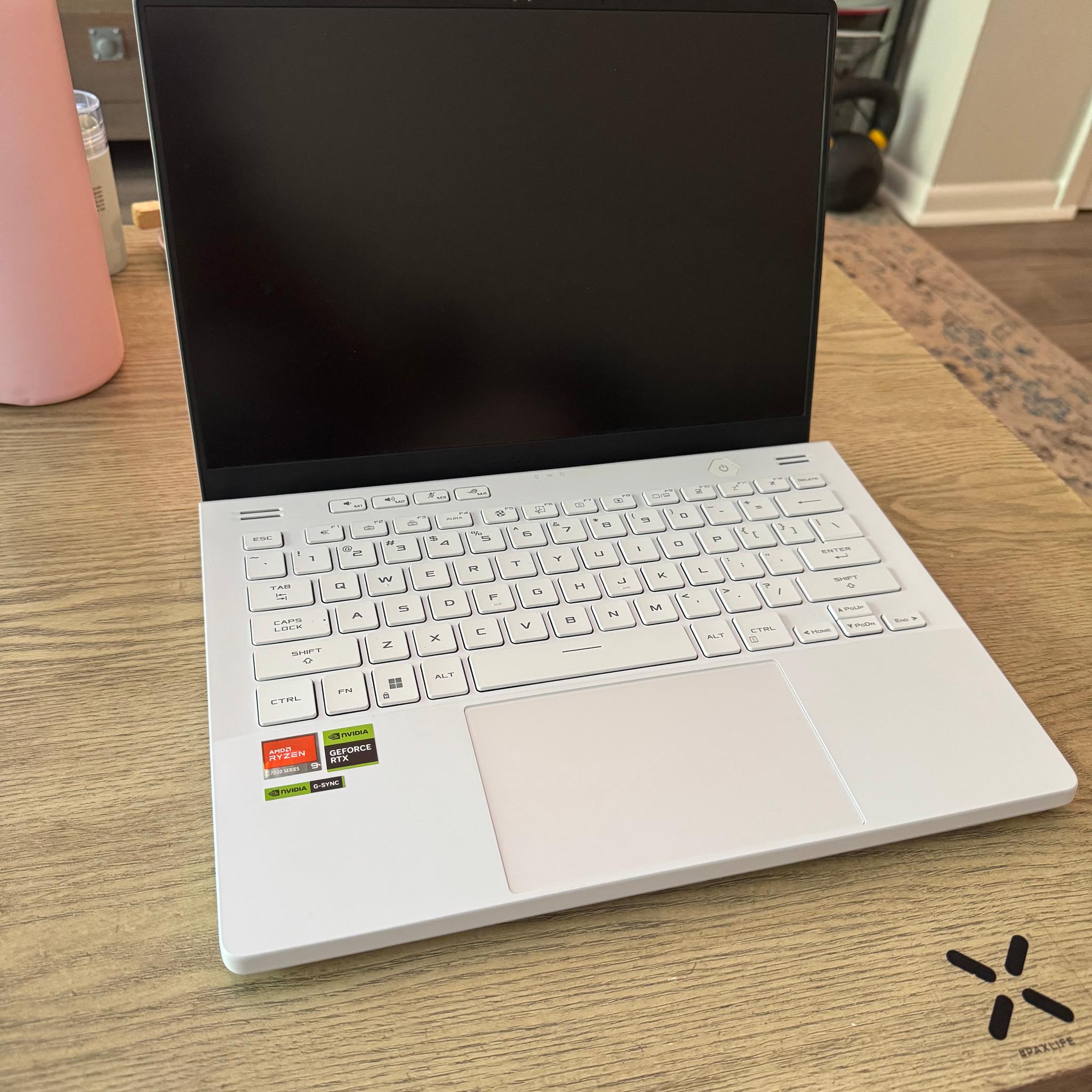 ASUS - ROG Zephyrus G14 14” Gaming Laptop AMD Ryzen 9, GeForce RTX 4060, 512GB SSD, 16GB RAM - White