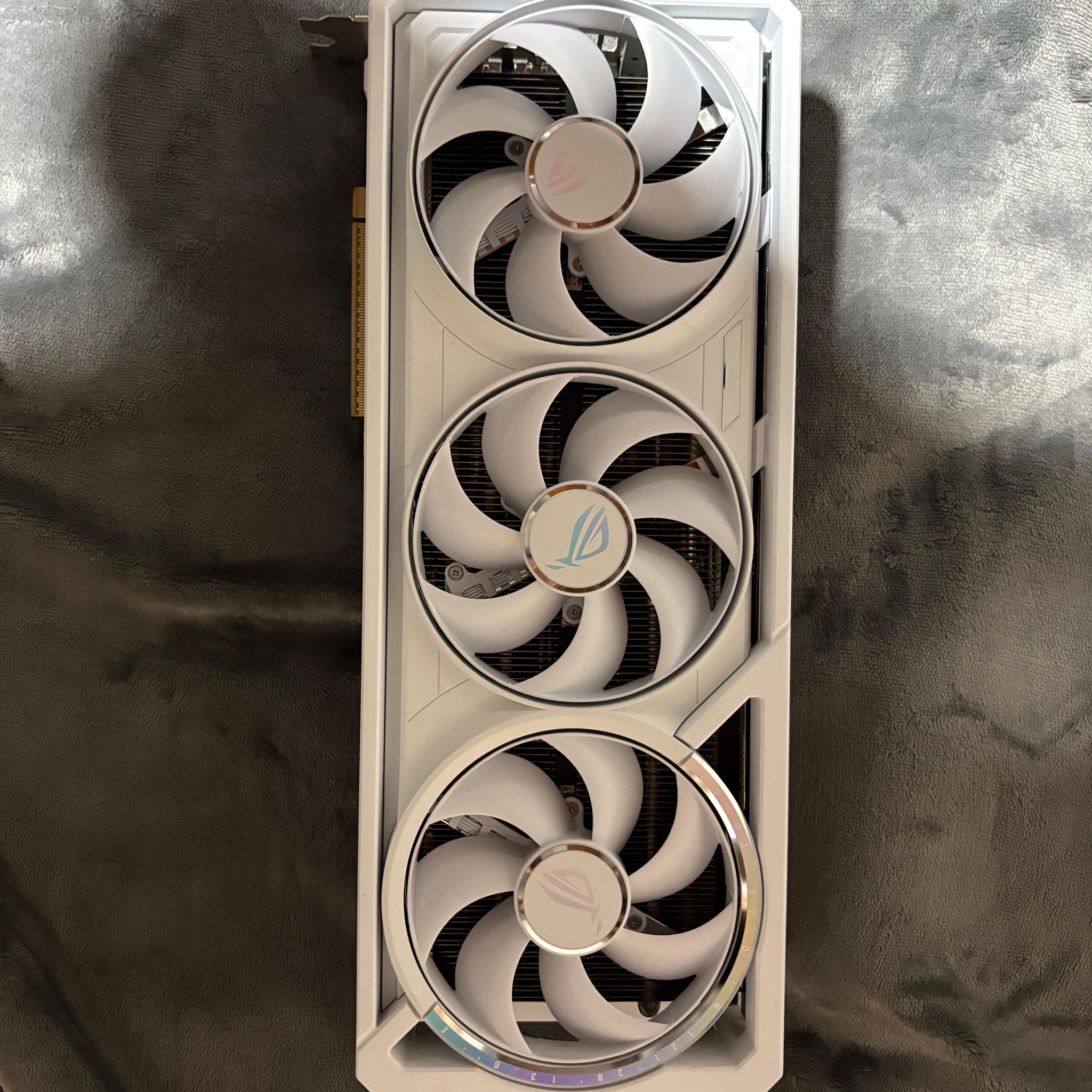 Barely used! Asus ROG astral 5080 OC in white!