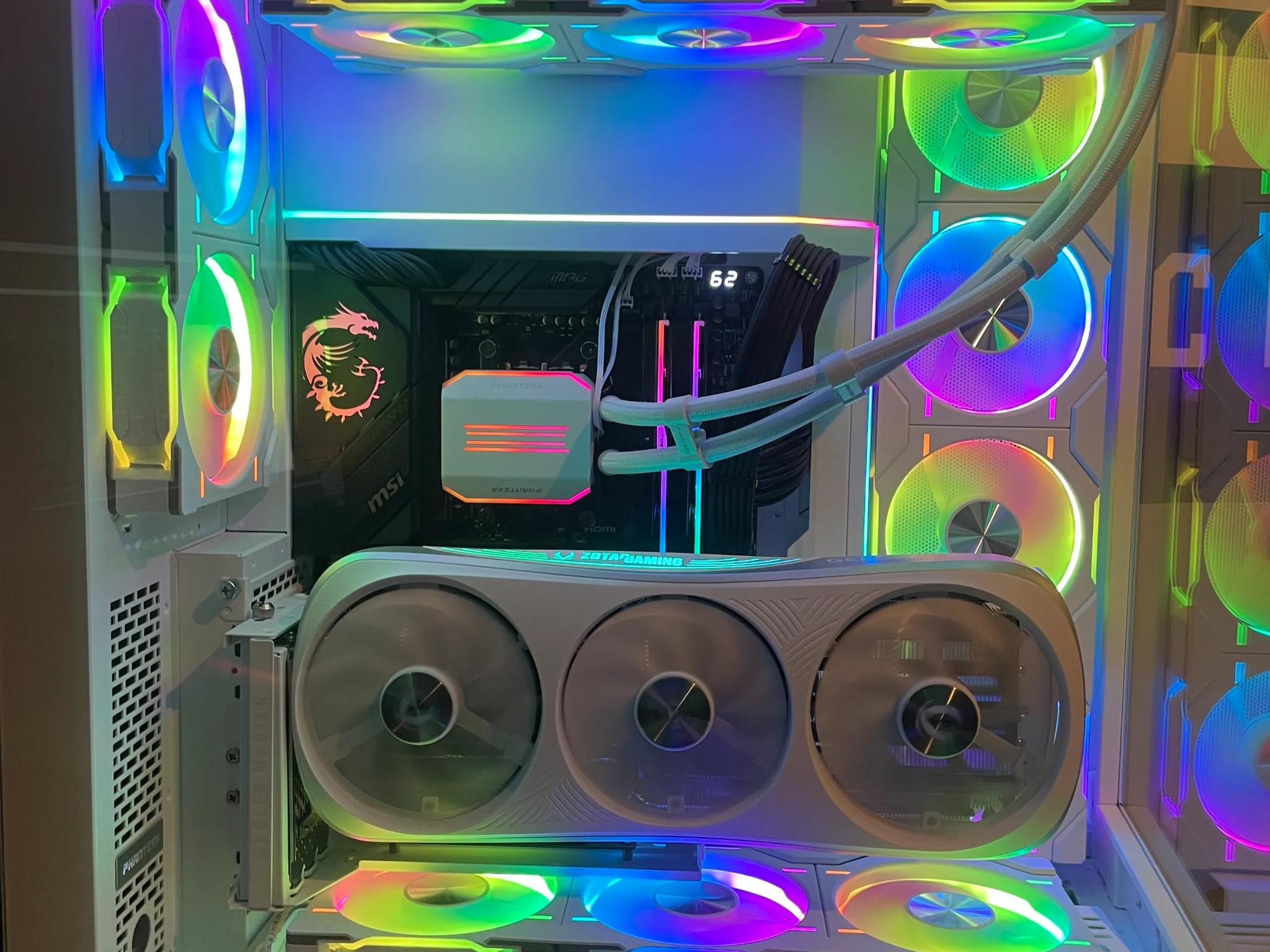 ZOTAC GAMING GeForce RTX 4090 Trinity OC White Edition