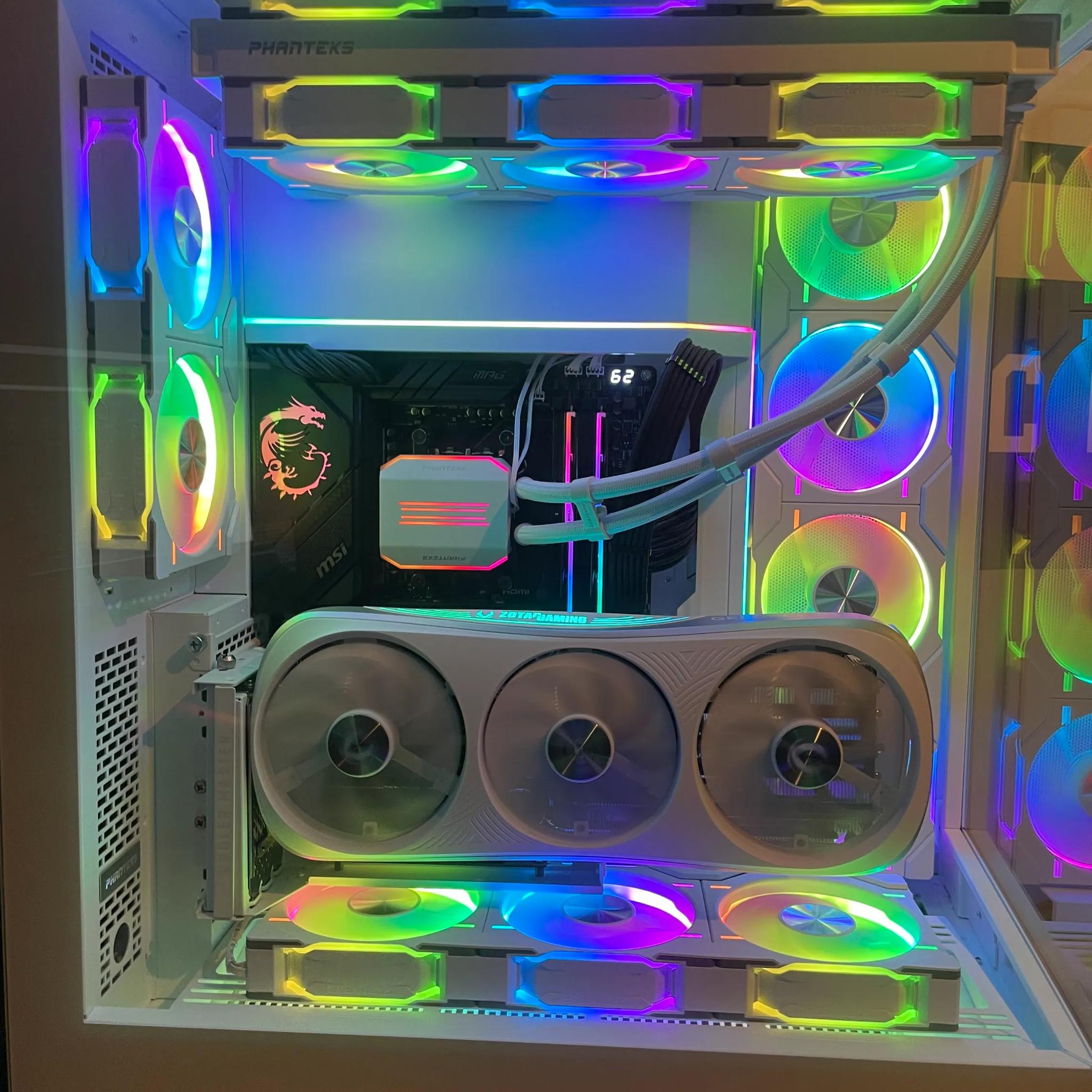 ZOTAC GAMING GeForce RTX 4090 Trinity OC White Edition