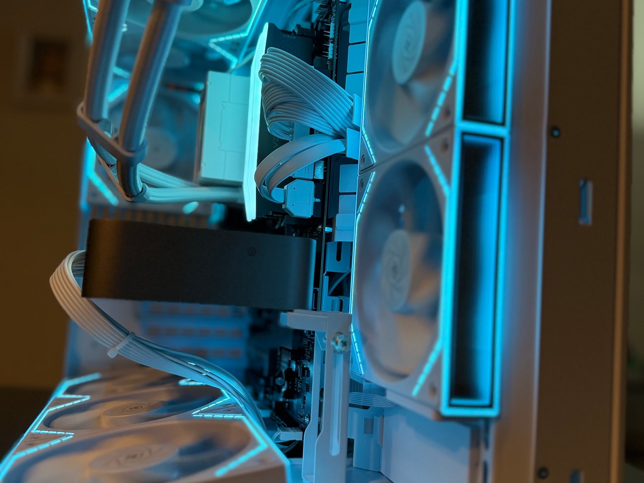 RTX 5080 | Ryzen 7 9850X3D | 32GB DDR5 | 2TB NVMe | 1000W - Gaming PC
