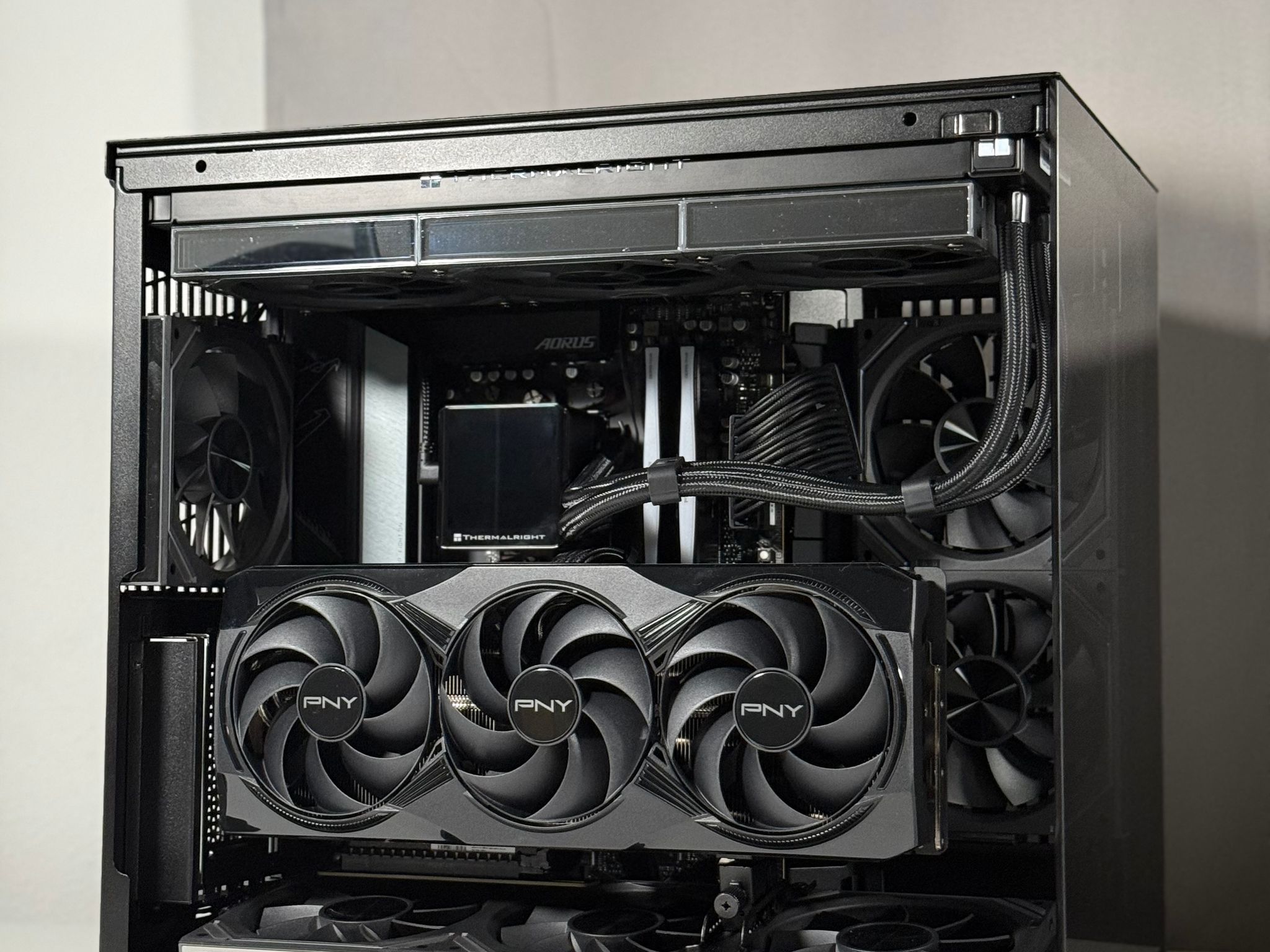 (9800X3D/5080) GAMING PC - Ryzen 7 9800X3D, Nvidia RTX 5080 16GB, 32GB DDR5, 2TB NVME, LCD AIO
