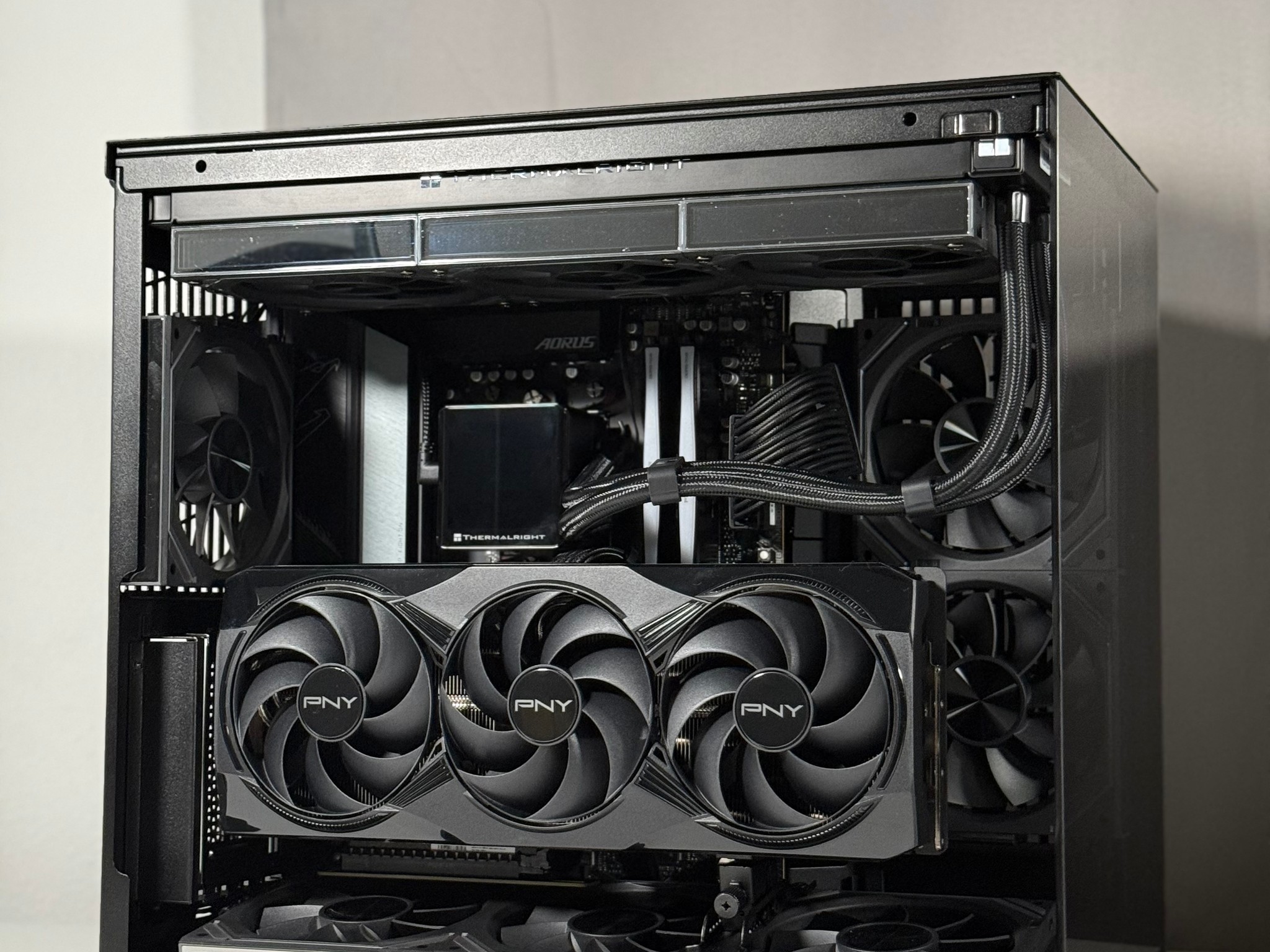 (9800X3D/5080) GAMING PC - Ryzen 7 9800X3D, Nvidia RTX 5080 16GB, 32GB DDR5, 2TB NVME, LCD AIO