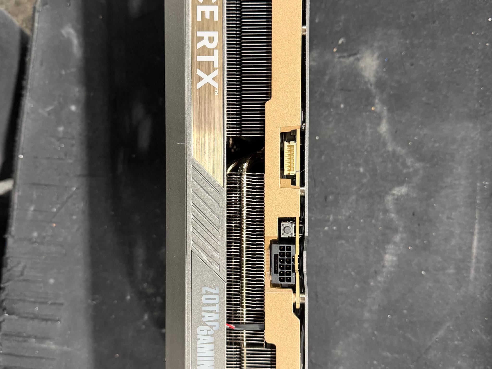 ZOTAC GAMING GeForce RTX 5090 SOLID OC(pcb damage, card works)