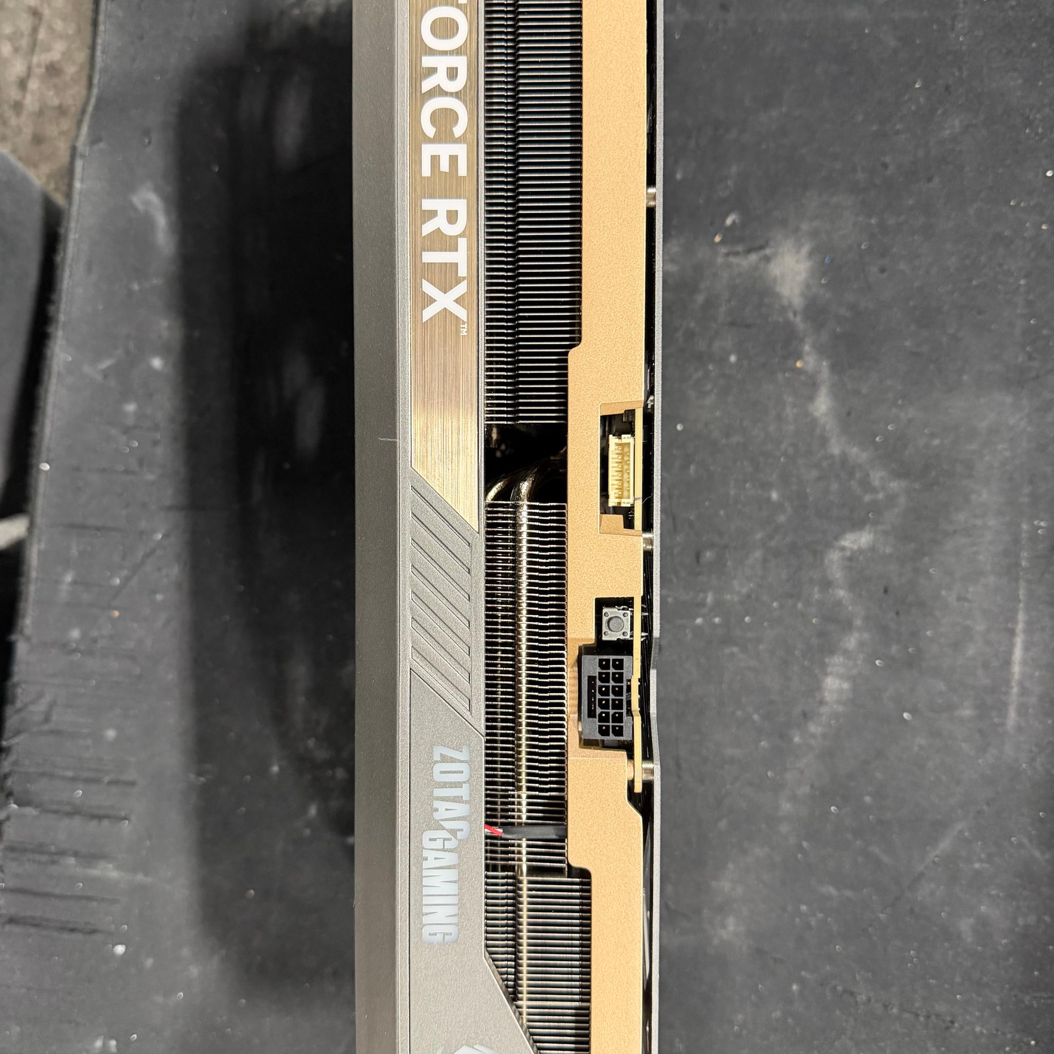 ZOTAC GAMING GeForce RTX 5090 SOLID OC(pcb damage, card works)