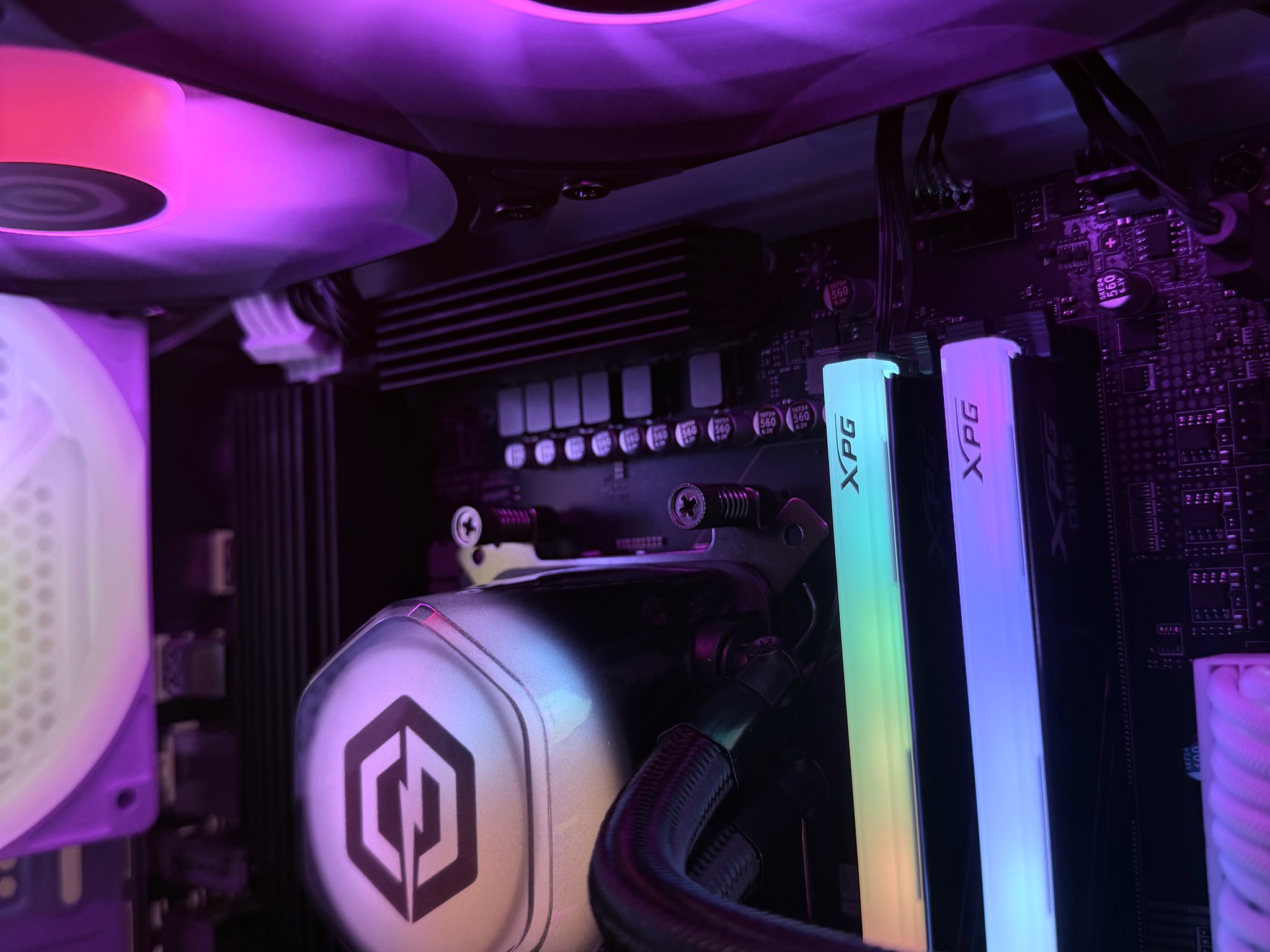 ❄️"Artic Pulse"❄️| 1440p/4k Gaming | 9070 XT 16gb| R7 7800x3D | 32GB DDR5 | 2tb SSD | WiFi