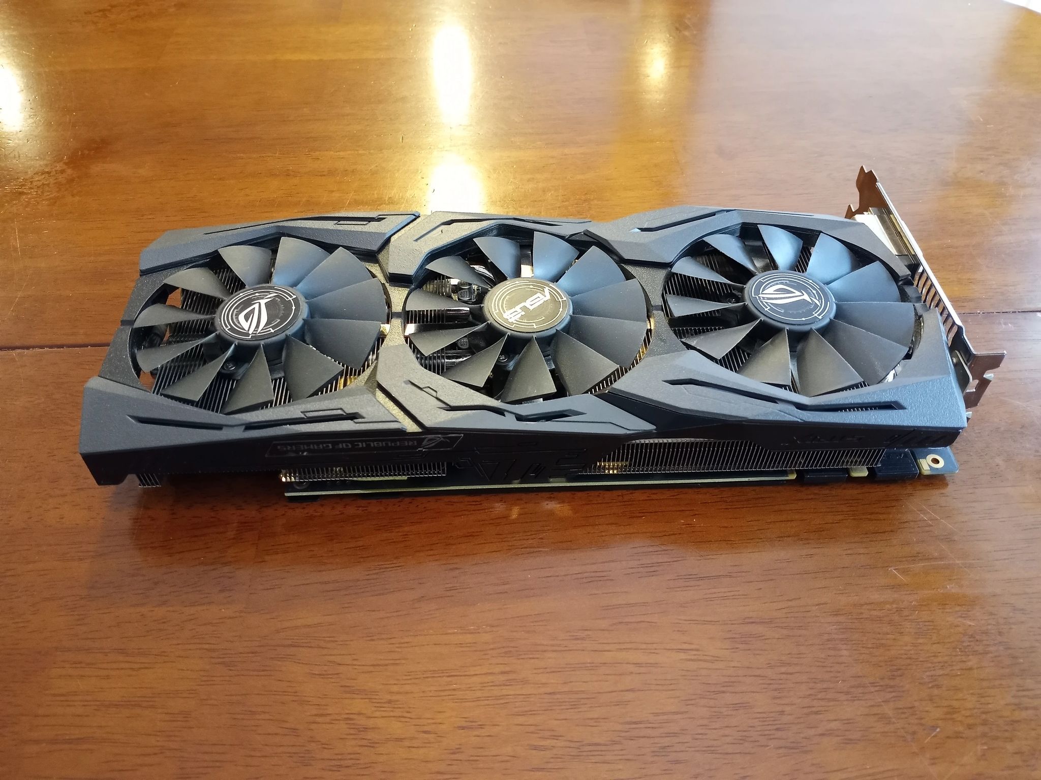 ASUS GeForce GTX 1070 8GB GDDR5 PCI Express 3.0 Video Card STRIX-GTX1070-8G-GAMING