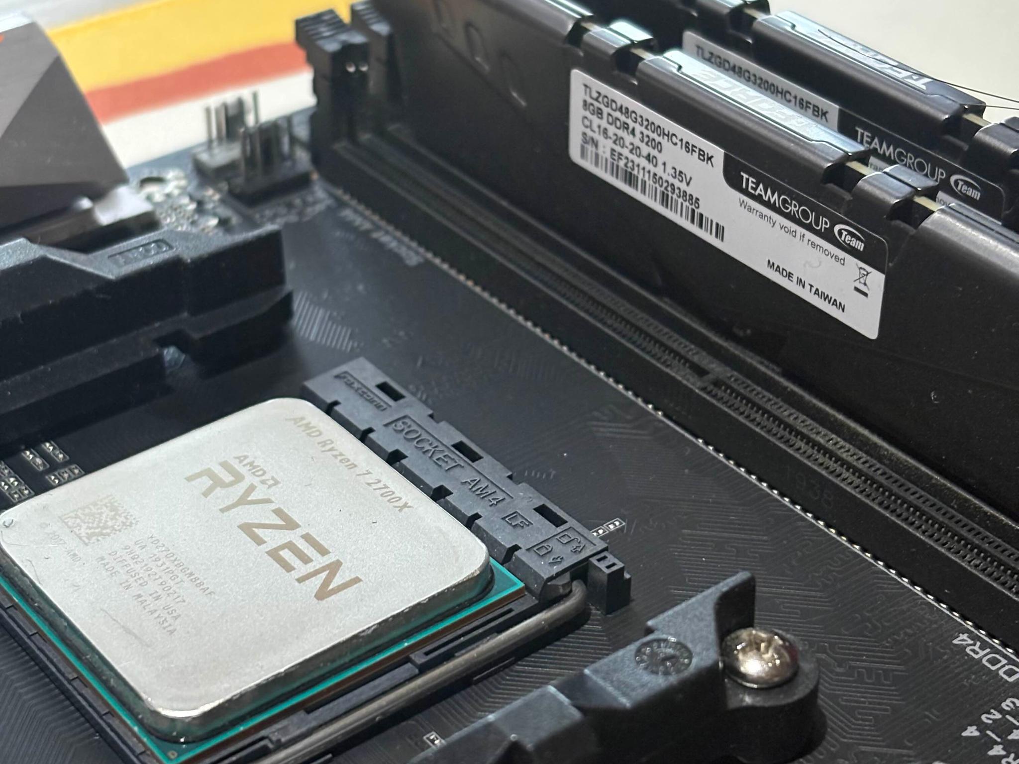 Aorus B450 Pro Wifi, Ryzen 7 2700x, T-Force 2x8GB