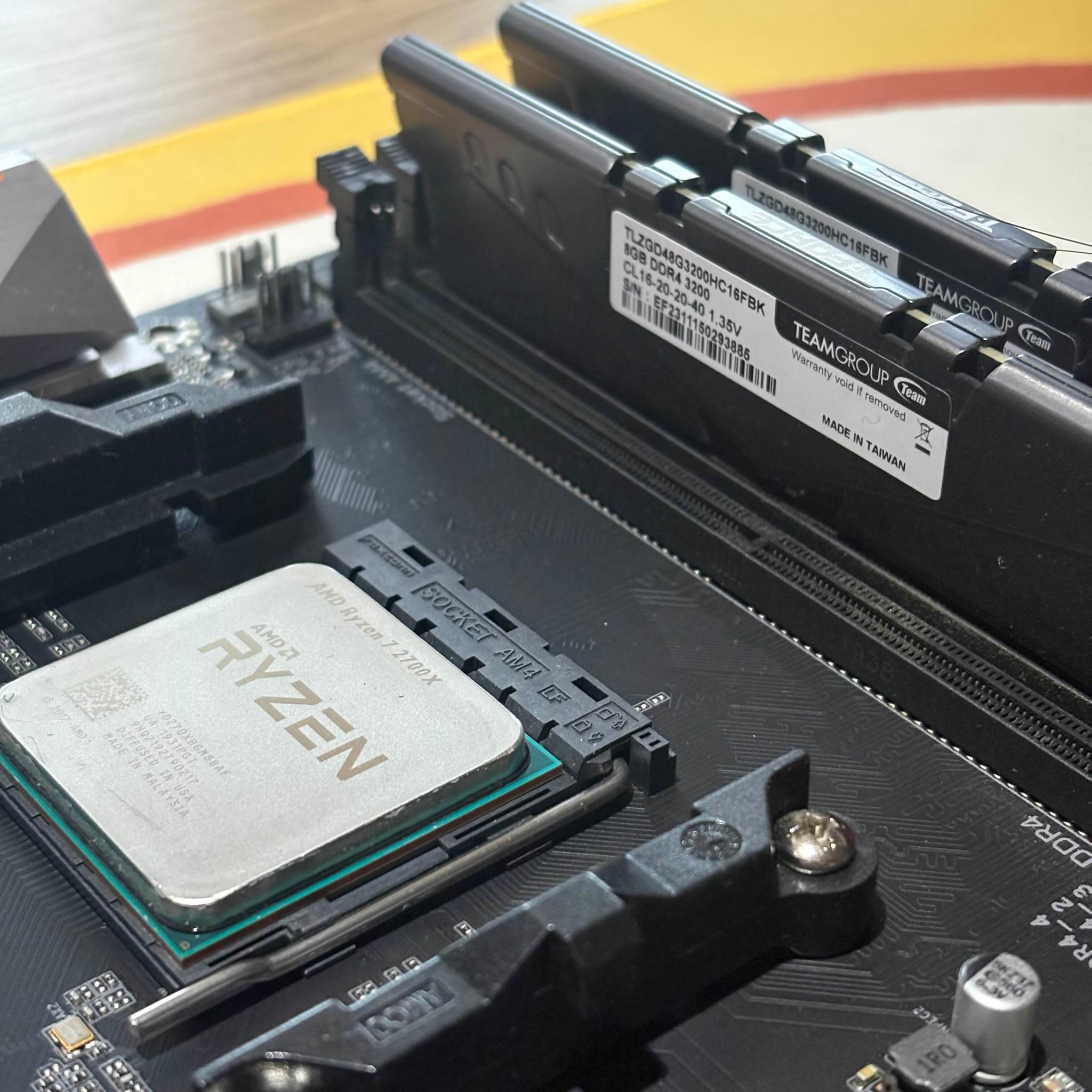 Aorus B450 Pro Wifi, Ryzen 7 2700x, T-Force 2x8GB