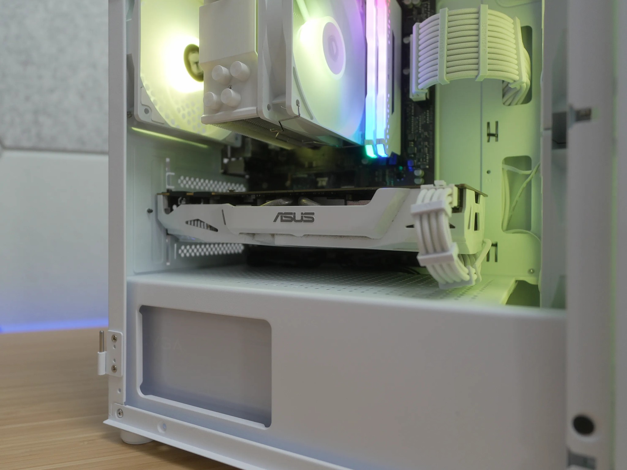 White Gaming PC (Ryzen 7 + Gtx 1070
