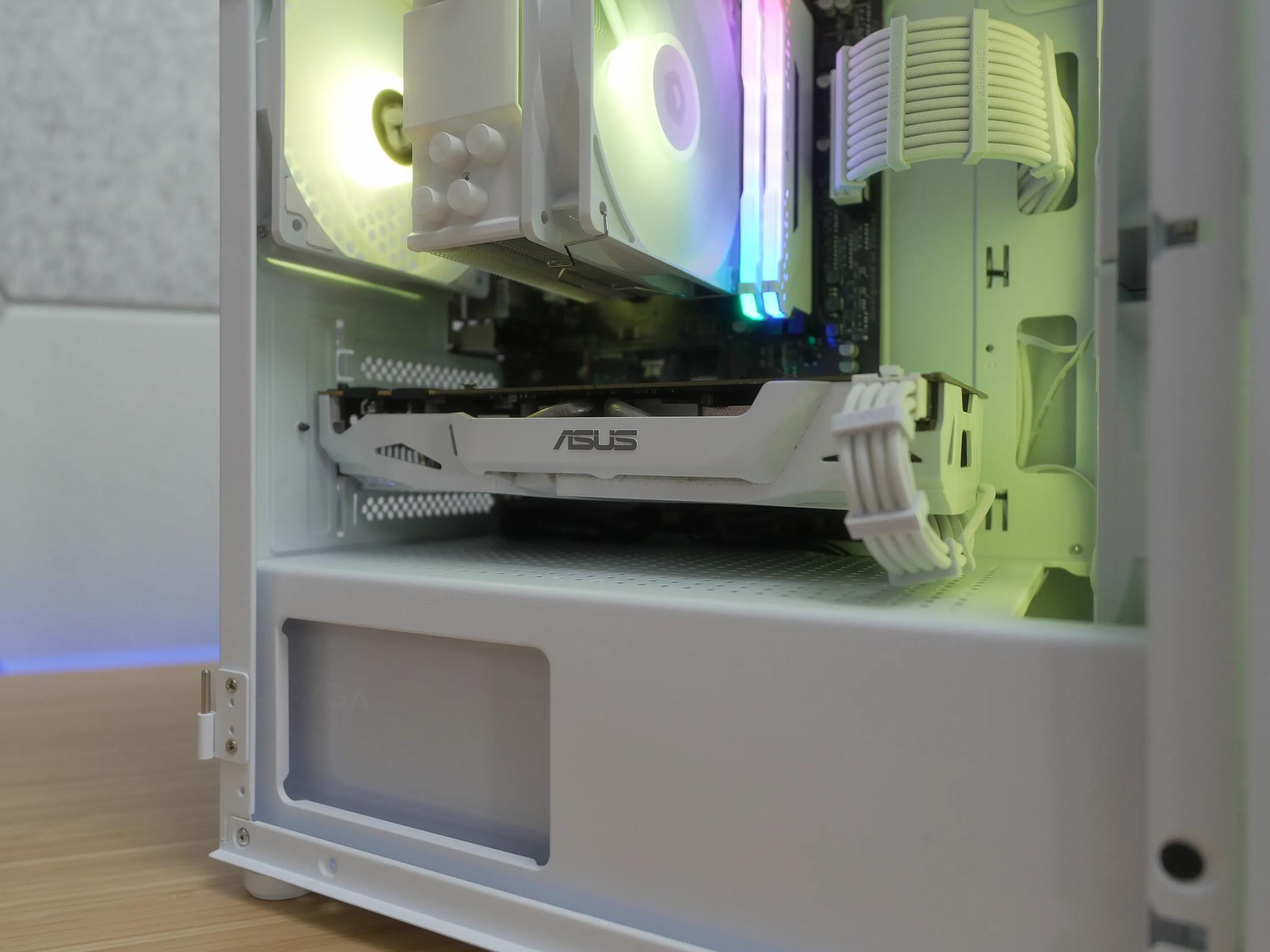 White Gaming PC (Ryzen 7 + Gtx 1070
