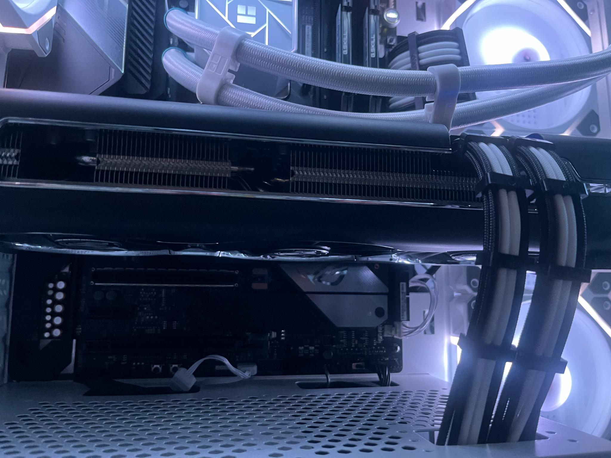 Black and white Gaming PC! Ryzen 7 5800X 8-core! Radeon 5700XT Ultra thicc III, 1440 beast