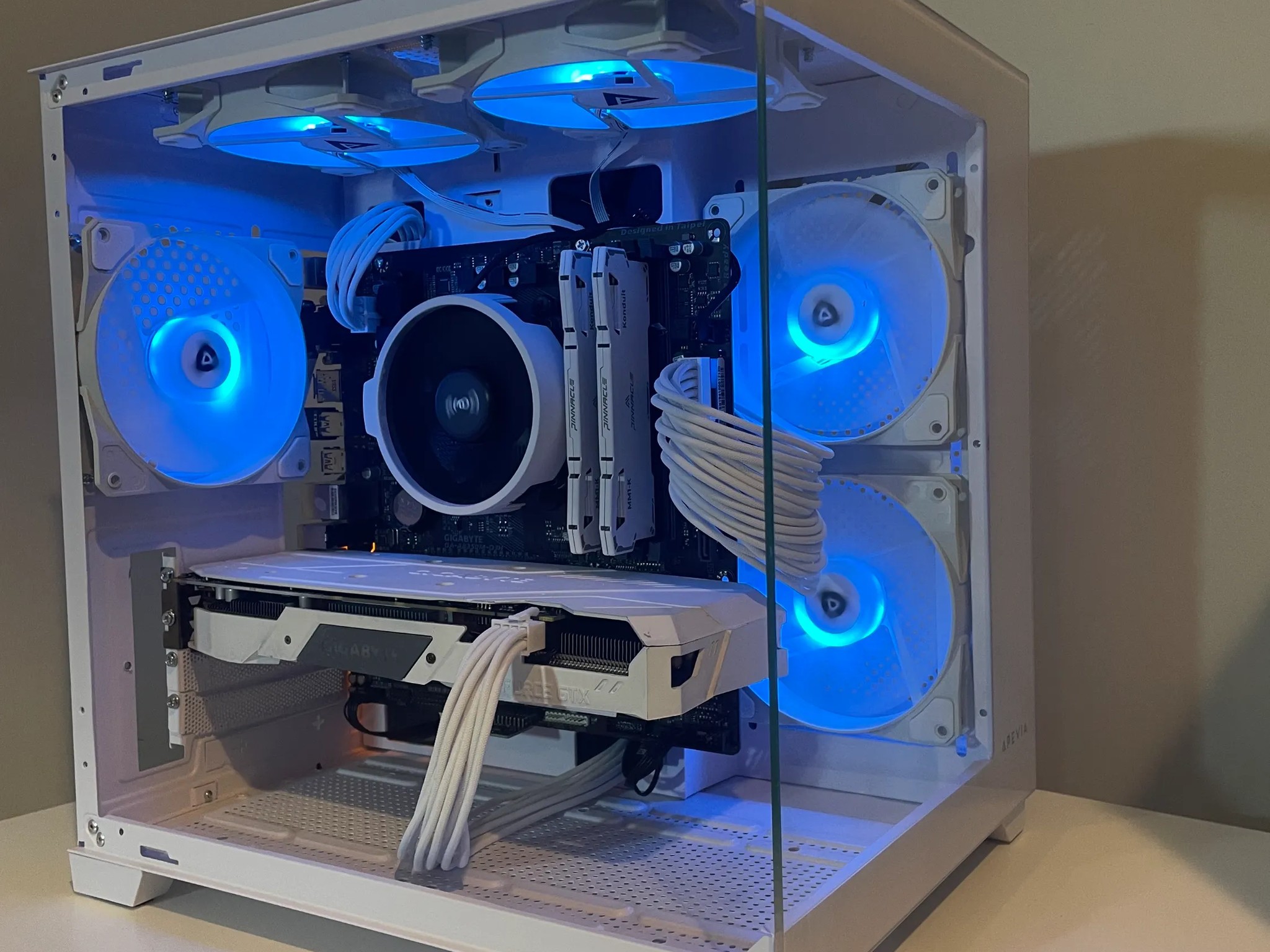 White Gaming Pc Gtx 1660 Super, Ryzen 5 2600, 16gb Ram, 256gb svme ssd