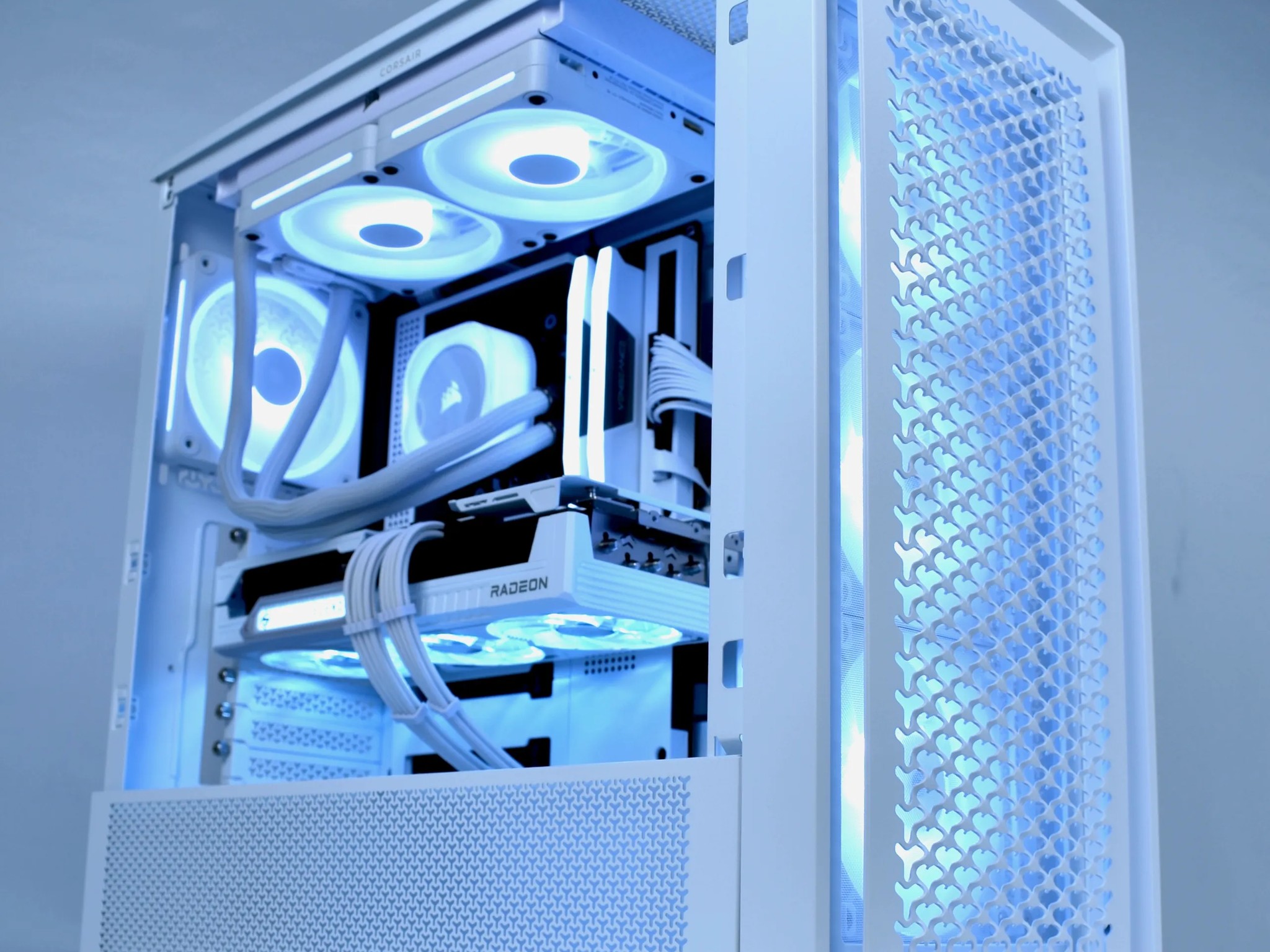 🌨️❄️BLIZZARD❄️🌨️ 1440p/4K Custom Gaming PC | Ryzen 9800X3D, RX 9070 XT, 2TB SSD, 32GB DDR5 |