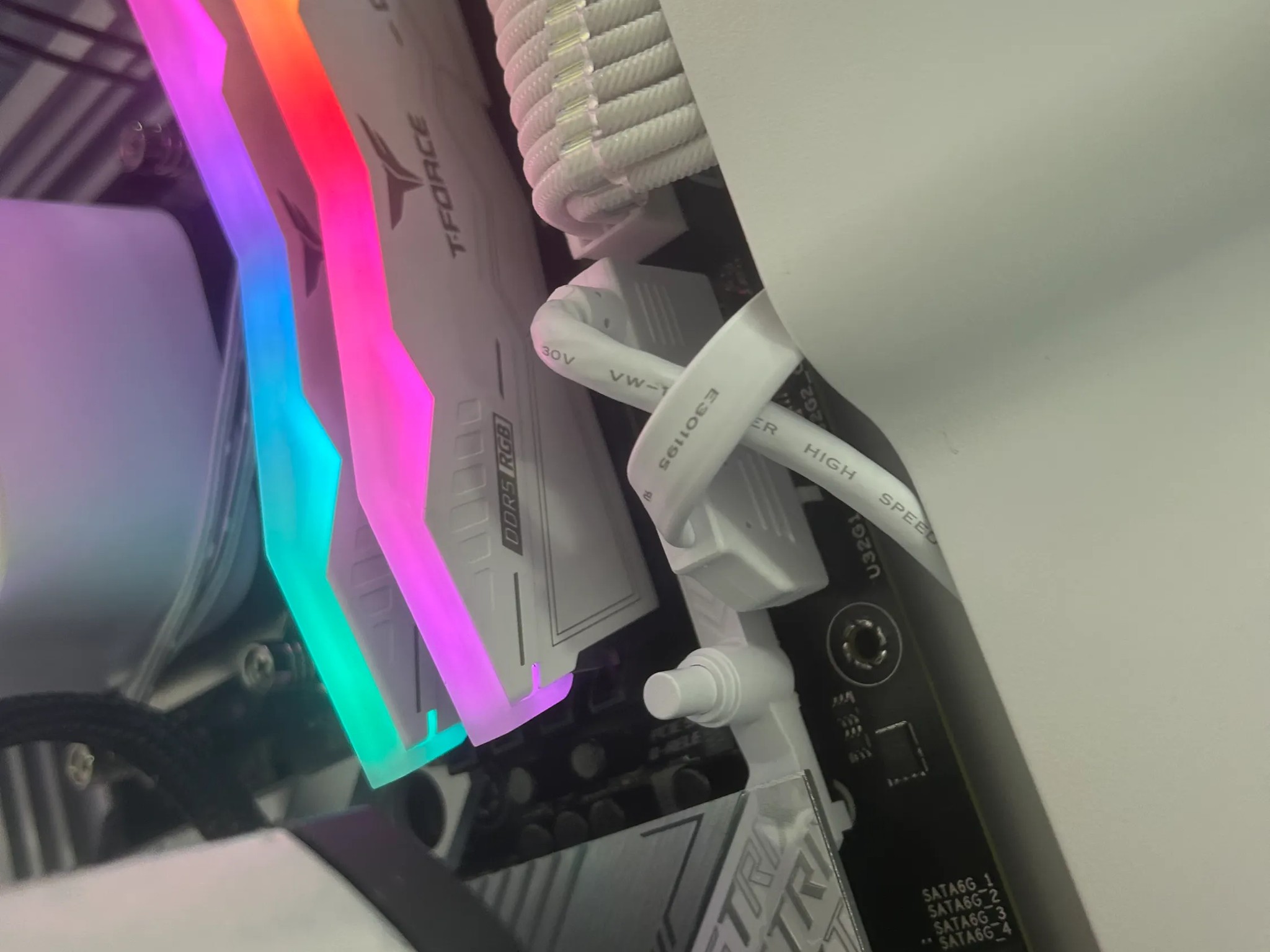 //COSMIC// All White Gaming PC - AMD Ryzen 7 7700 | RTX 5070 12GB | 32GB DDR5 | 2TB SSD