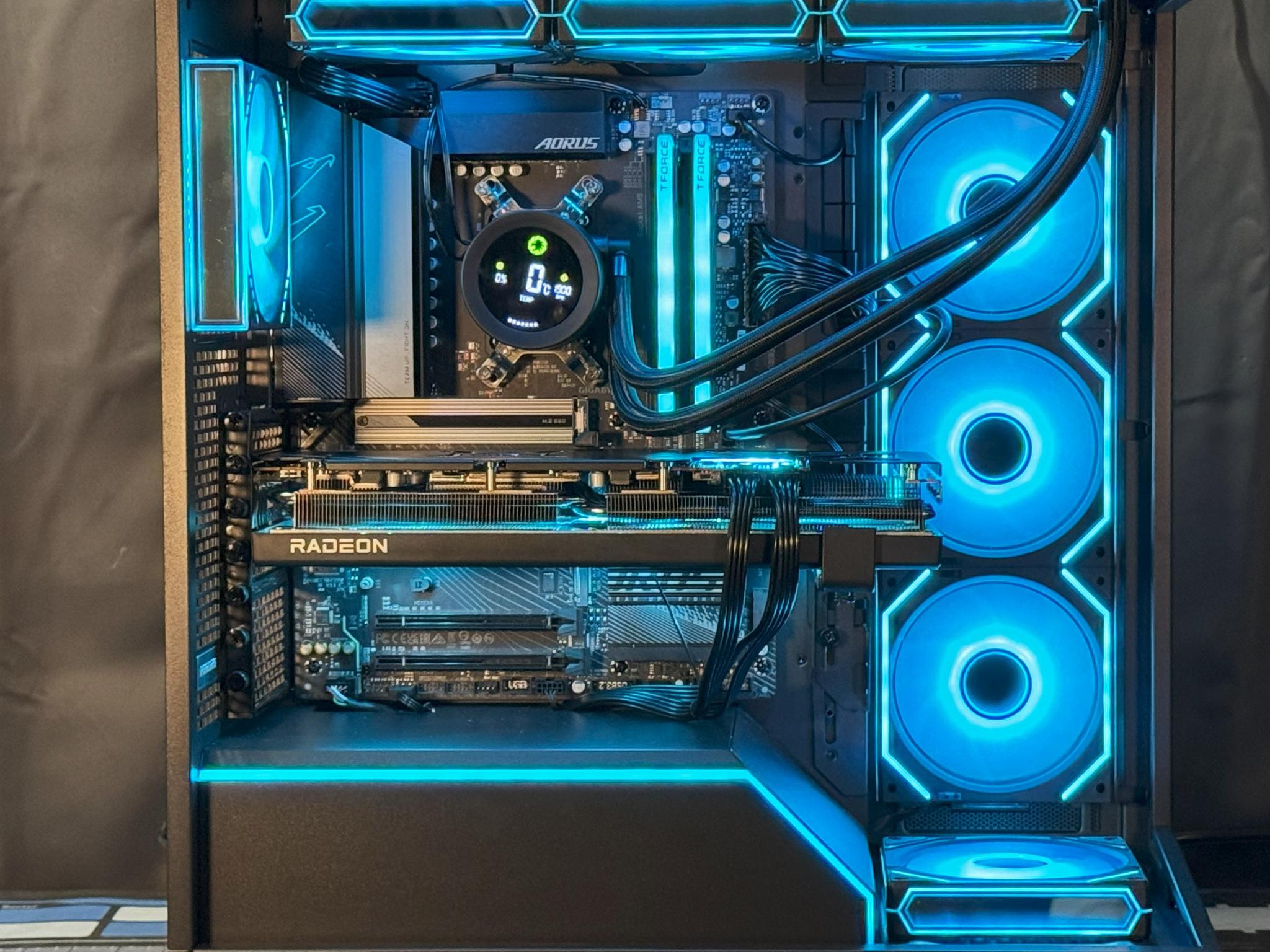 Blue Beetle|Ryzen 7 7700X|RX 7900GRE|32GB RAM|4TB SSD
