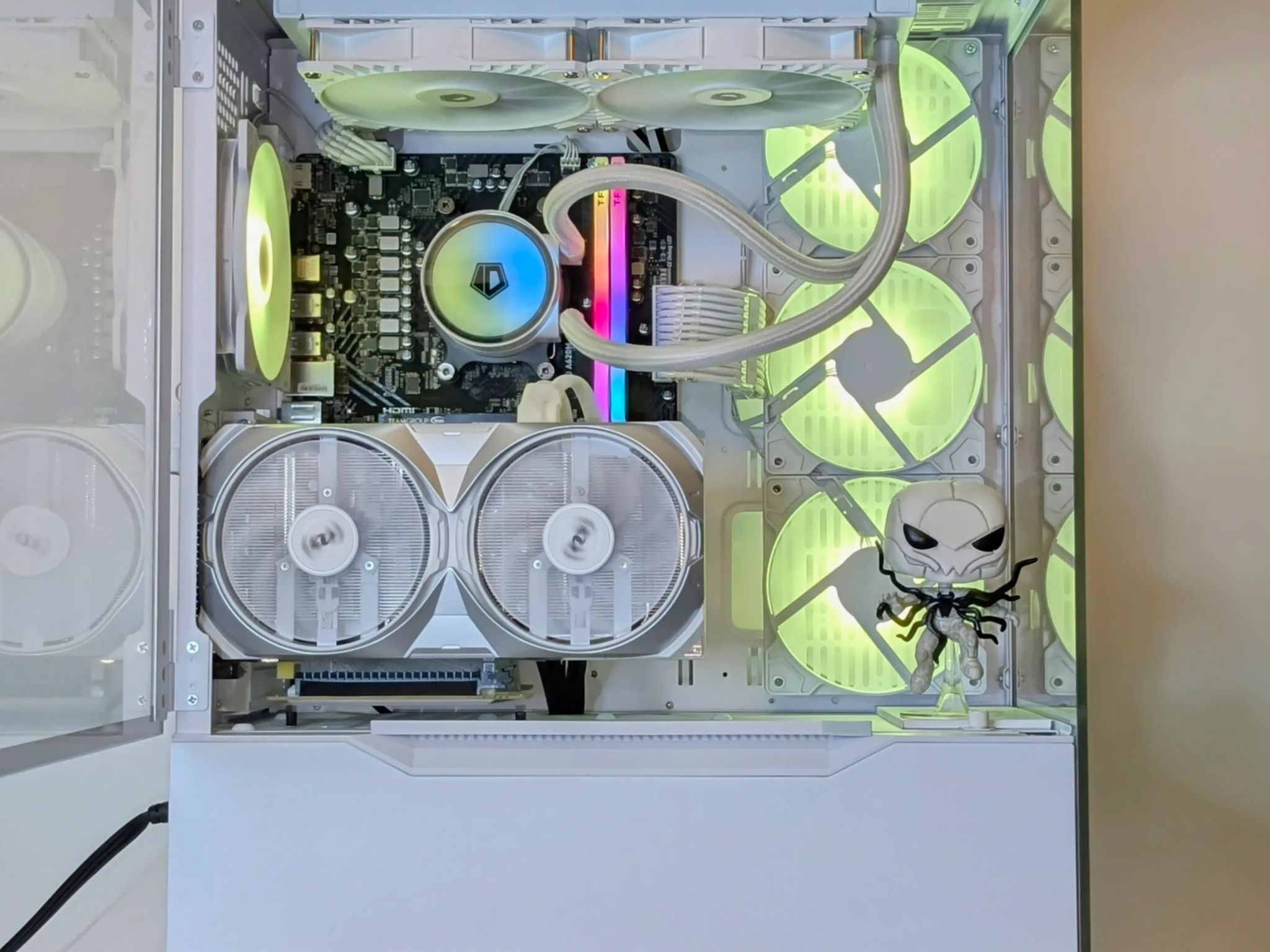1440p-4K Ray-Tracing👑🕷️⚪️RTX 4070 Super⚪️ Ryzen 7 7700X⚪️32GB DDR5 RAM⚪️1TB NVMe SSD⚪️Windows 11✅