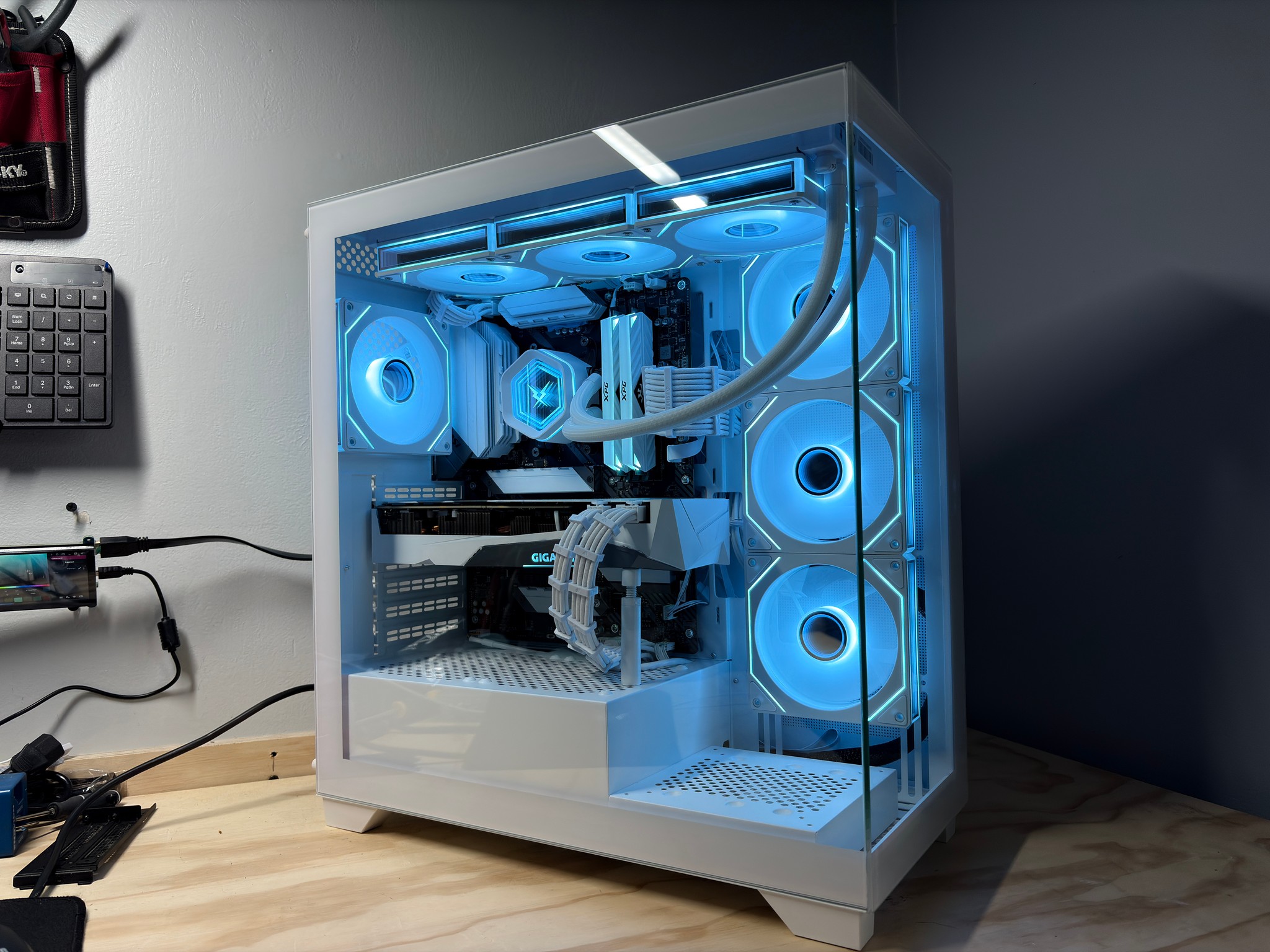 🧊❄️ Glacier Series Gaming PC / RTX 3070 + Ryzen 7 / NVMe SSD / Ready to Play! ❄️🧊