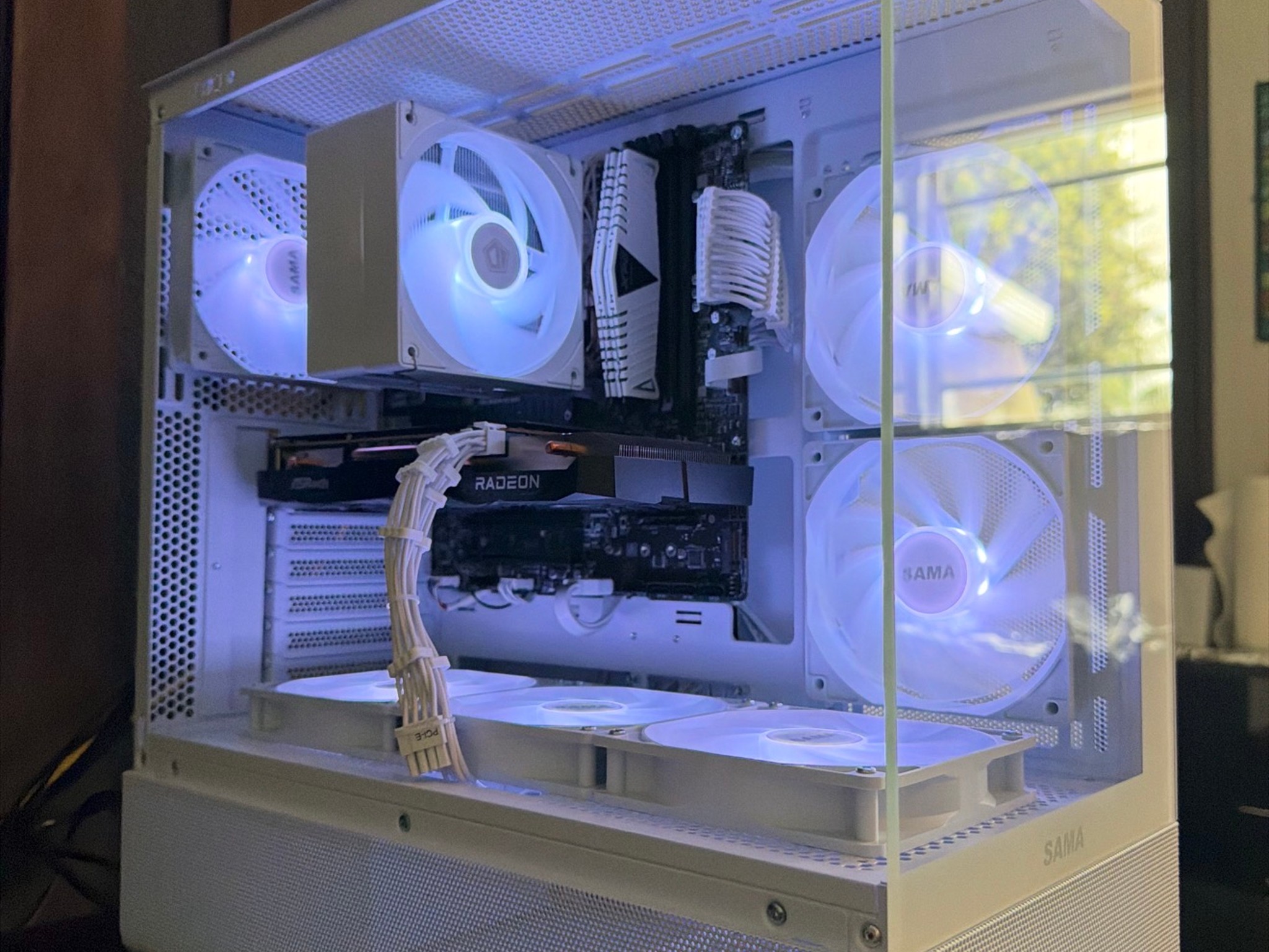 RX 6600xt, Ryzen 5500 White Gaming PC