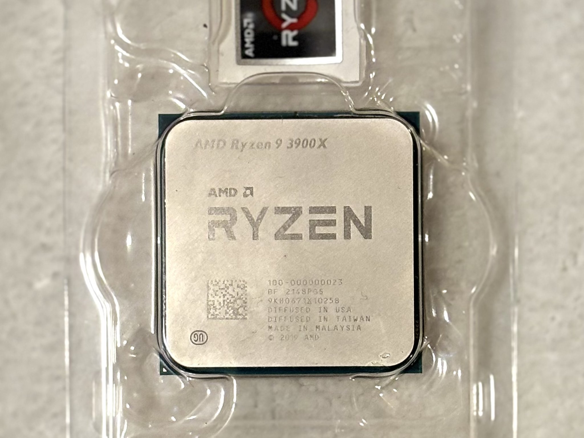 AMD Ryzen 9 3900X 12-core, 24-thread Unlocked Desktop processor with Wraith Prism LED Cooler