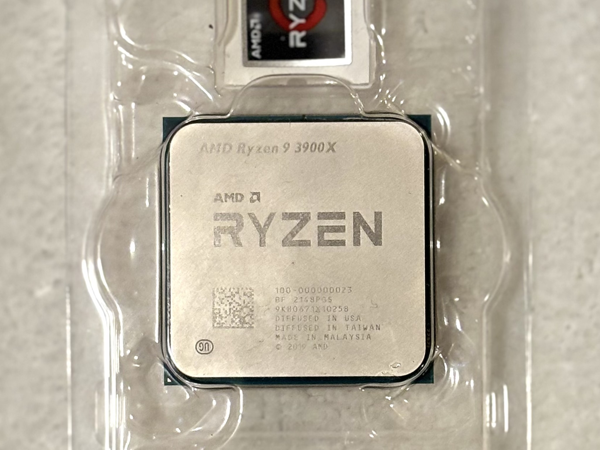 AMD Ryzen 9 3900X 12-core, 24-thread Unlocked Desktop processor with Wraith Prism LED Cooler