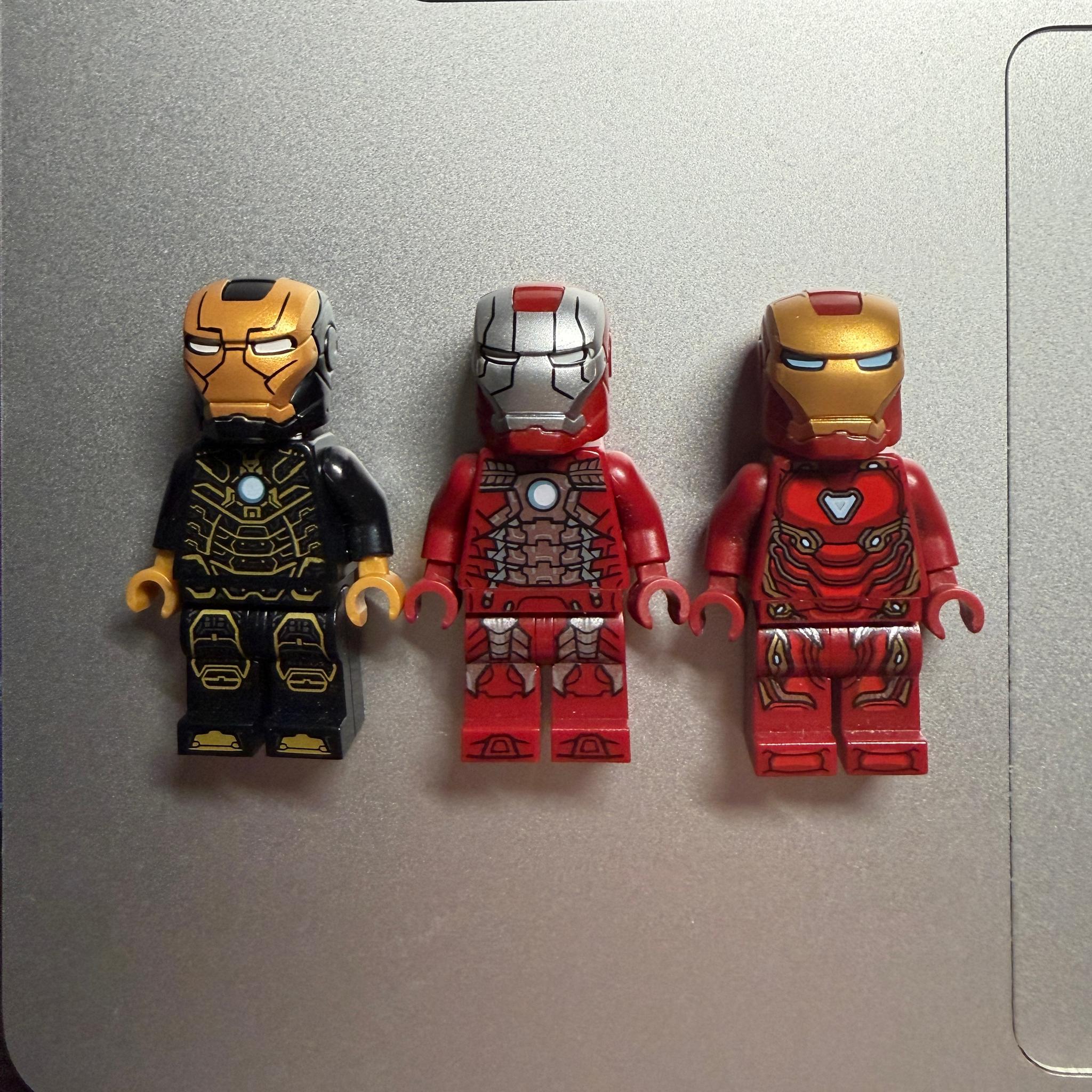 LEGO Iron Man Hall of Armor 76125 Minifigures (Mark 5, 41, 50) (Extra Set 2)