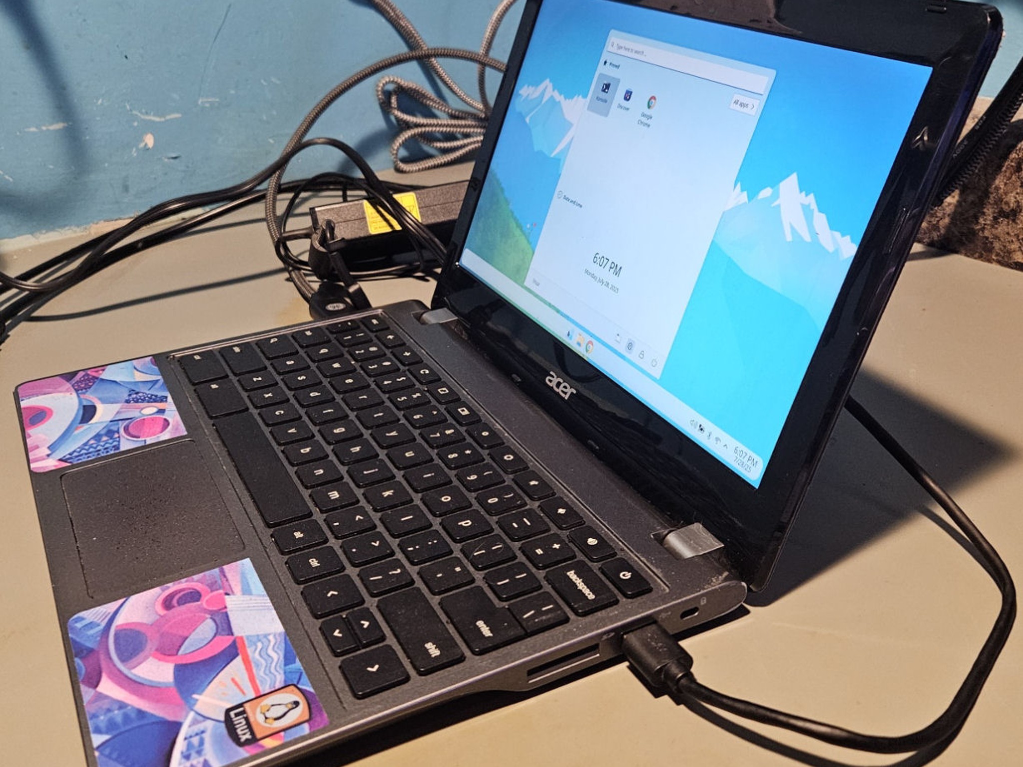 Upgraded Acer c740 with NEW BATTERY!! UEFI BIOS/128gig SSD/MX Linux KDE Plasma