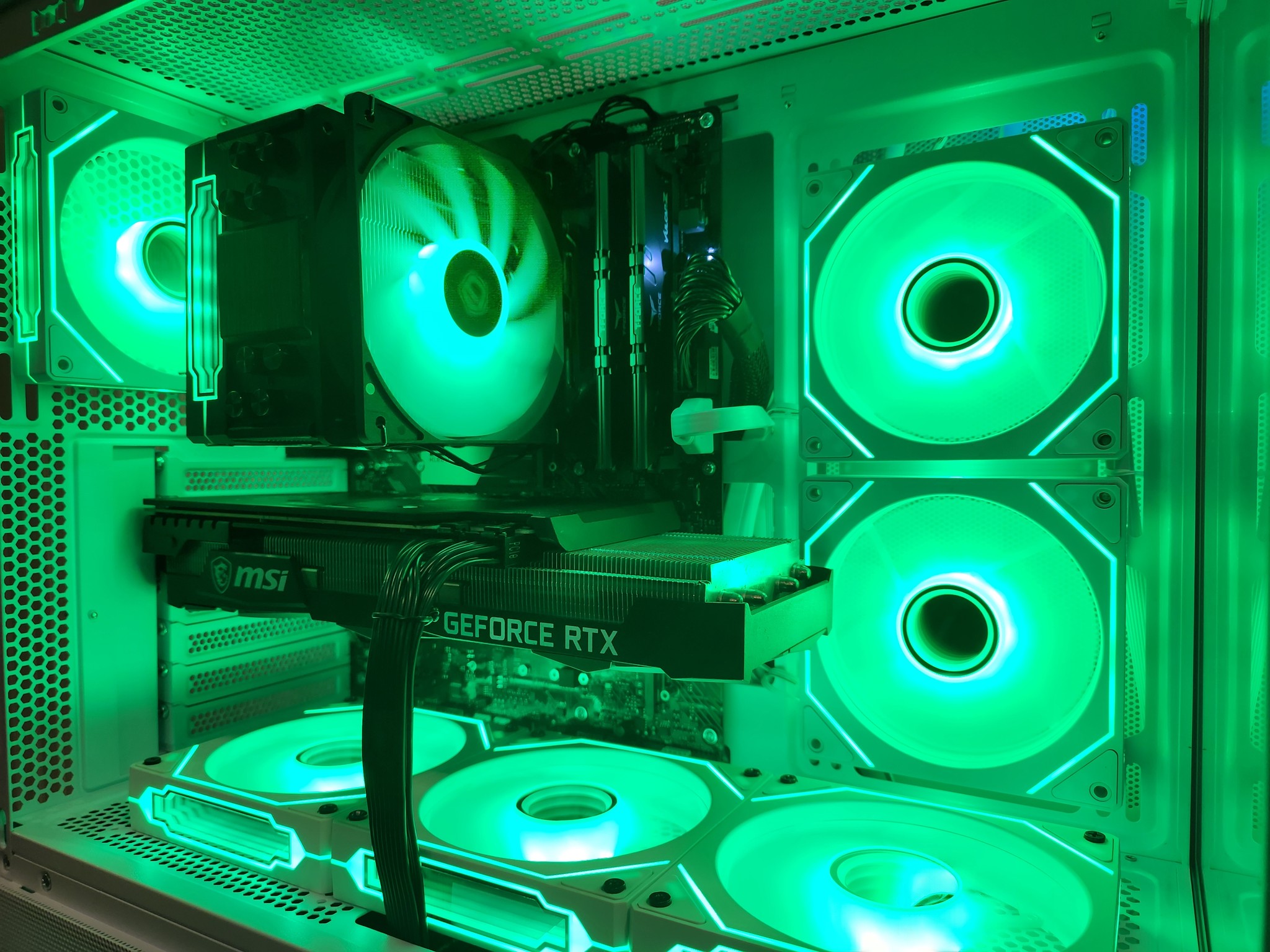 Powerful White Gaming PC | RTX 3070 | RYZEN 7 3800X | 32GB RAM | 1TB SSD | WiFi + BT