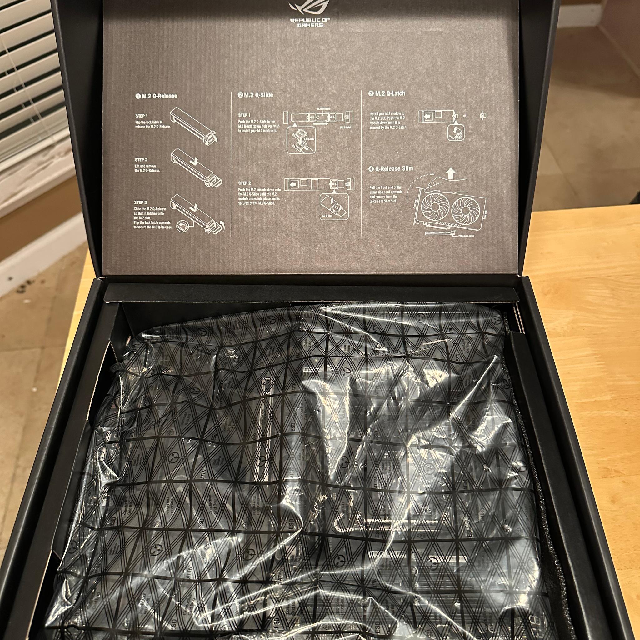 New ASUS - ROG MAXIMUS Z890 HERO (Socket LGA 1851) Intel Z890 ATX DDR5 Wi-Fi 7 Motherboard