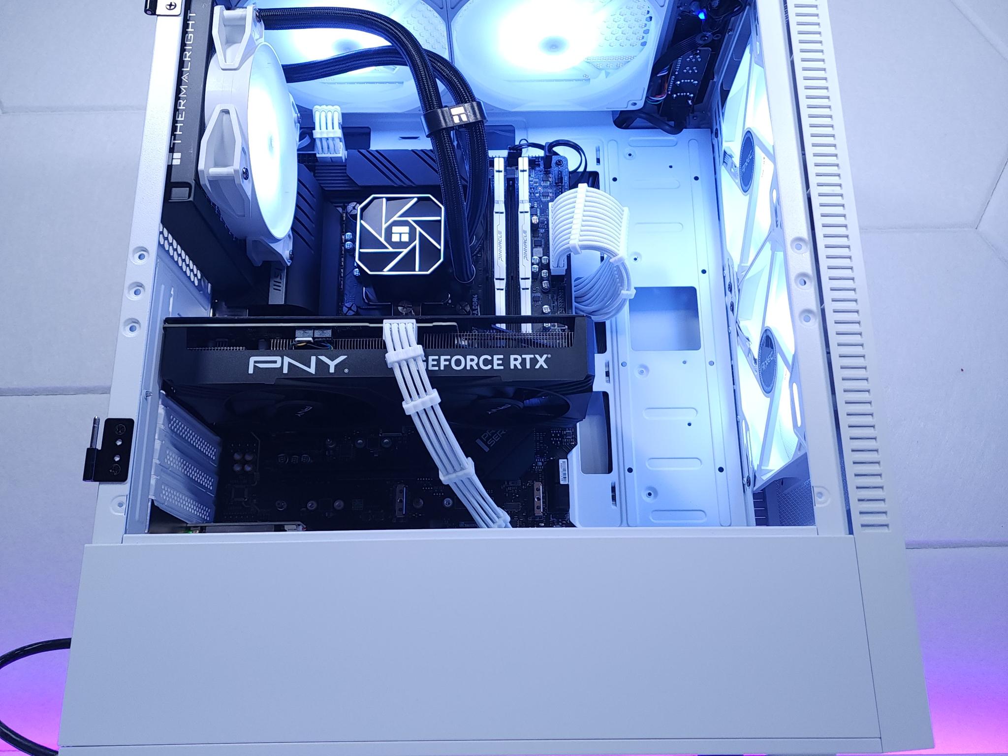 💙🤍RTX 4070 | Core i5 12600K | 32GB 3200MHz | 1TB NVMe SSD