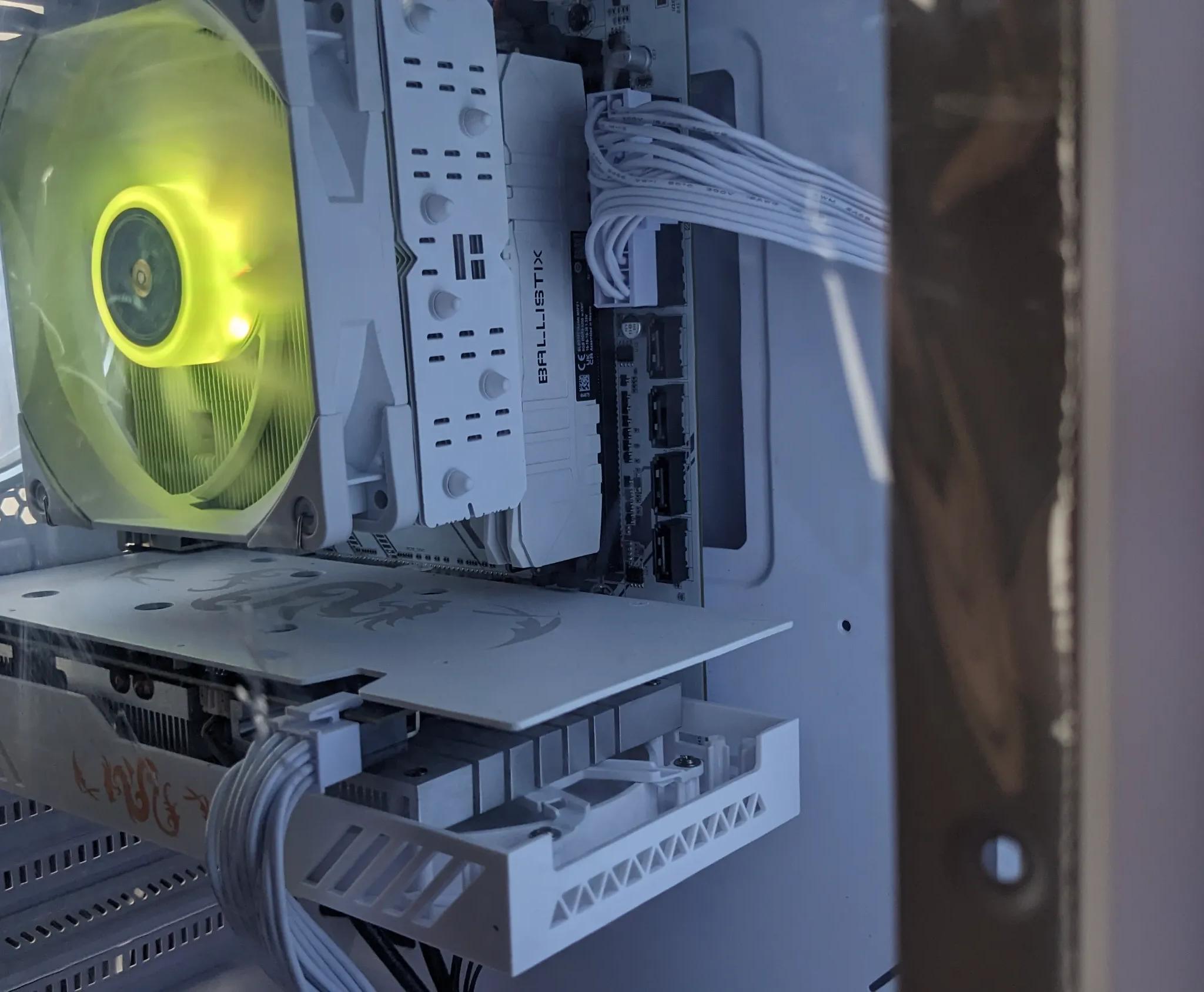 RTX 2060 Super, Ryzen 5 5600X, 2x8GB 3000mz 512GB NVMe All White Out