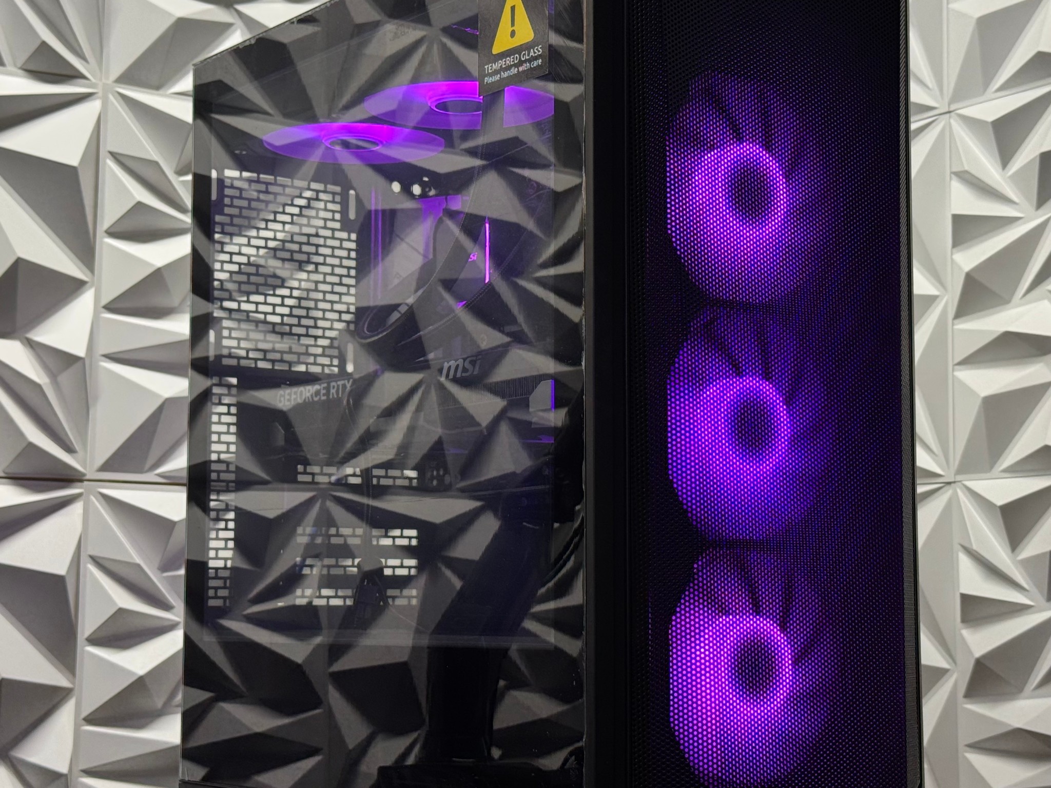 RTX 5060 Ti / Ryzen 7 5800x / 64GB RAM / 1TB SSD / Liquid cooled system / creator pc