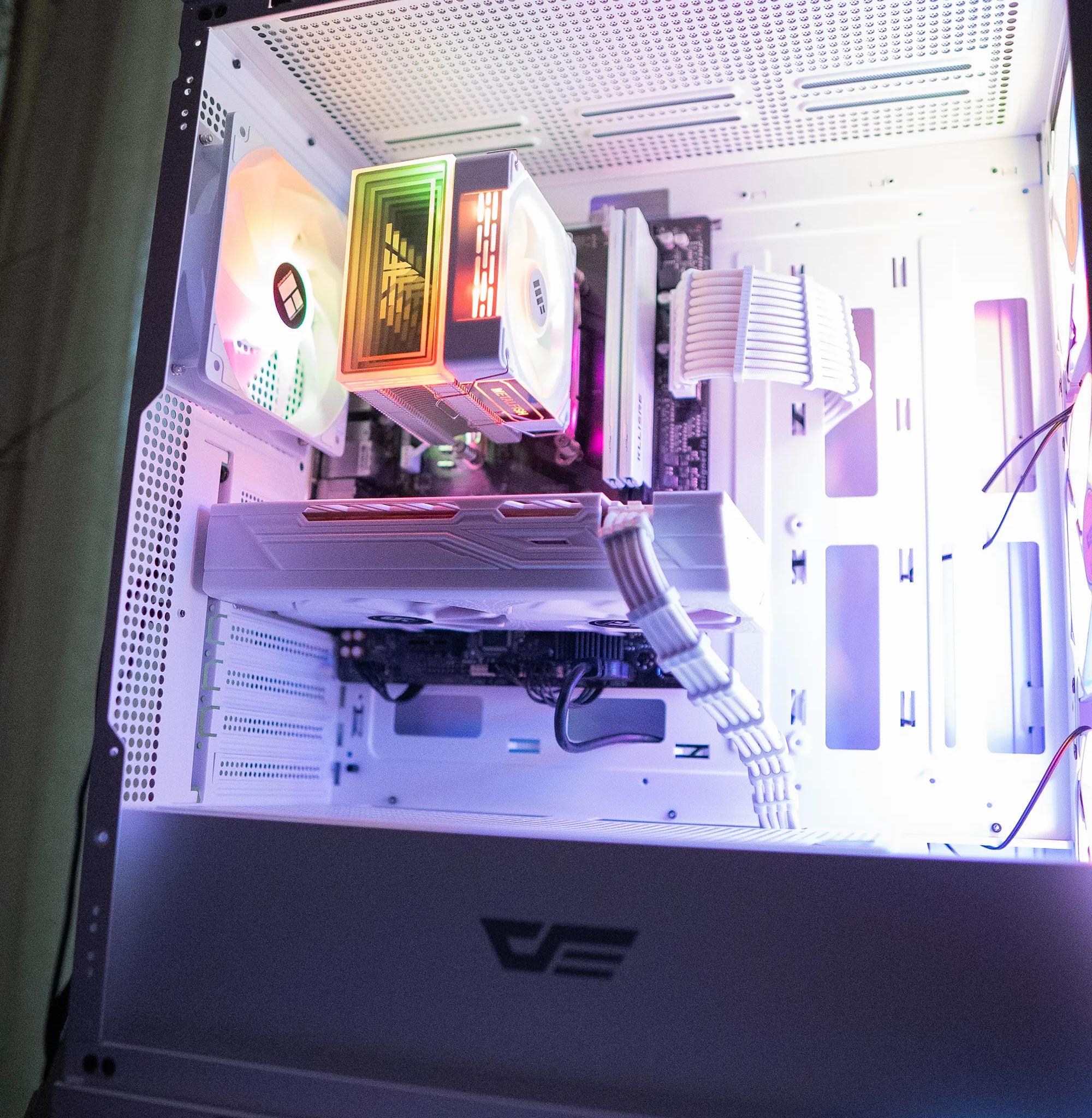 🍬🌨 | RX 580 8GB | RYZEN 5 1500X | 16GB DDR4 RAM | 1TB NVME SSD | Arctic Candy