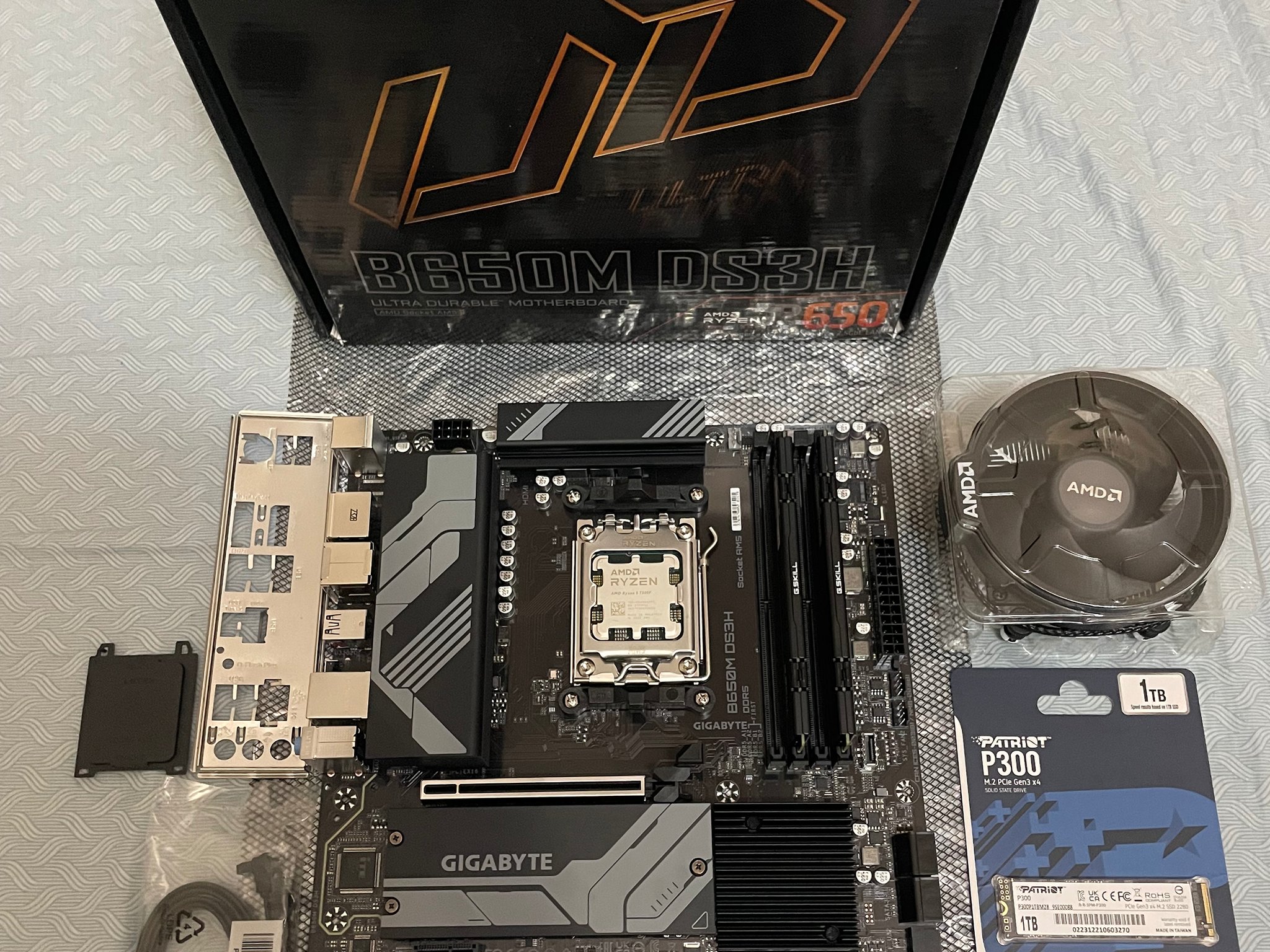 [AM5 Bundle] AMD Ryzen 5 7500F / Gigabyte B650M DS3H / G.Skill 32GB DDR5-6000 / 1TB SSD