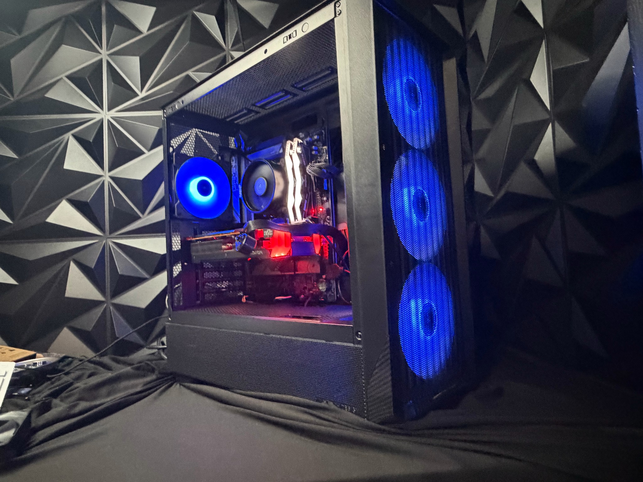 🖤⚡ G CARBON 8566 ⚡🖤| Ryzen 5 8500G| RX 6600XT | 1.5 TB NVMe| 16 GB DDR5| 650W PSU