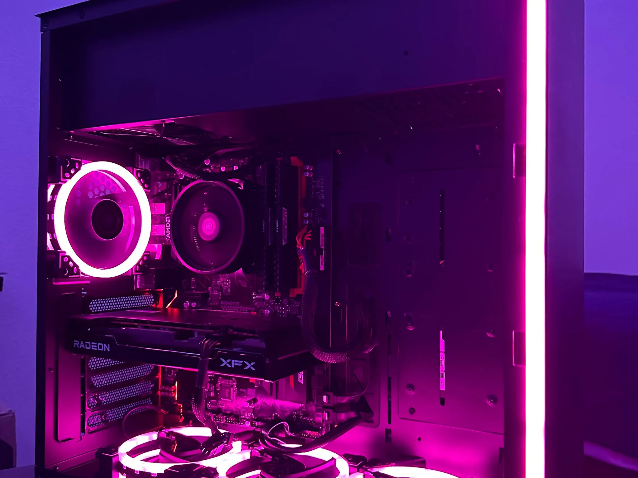 Ryzen 7 1700x / Rx 6600xt 8gb / 16gb DDr4 3000mhz Ram Custom Gaming PC