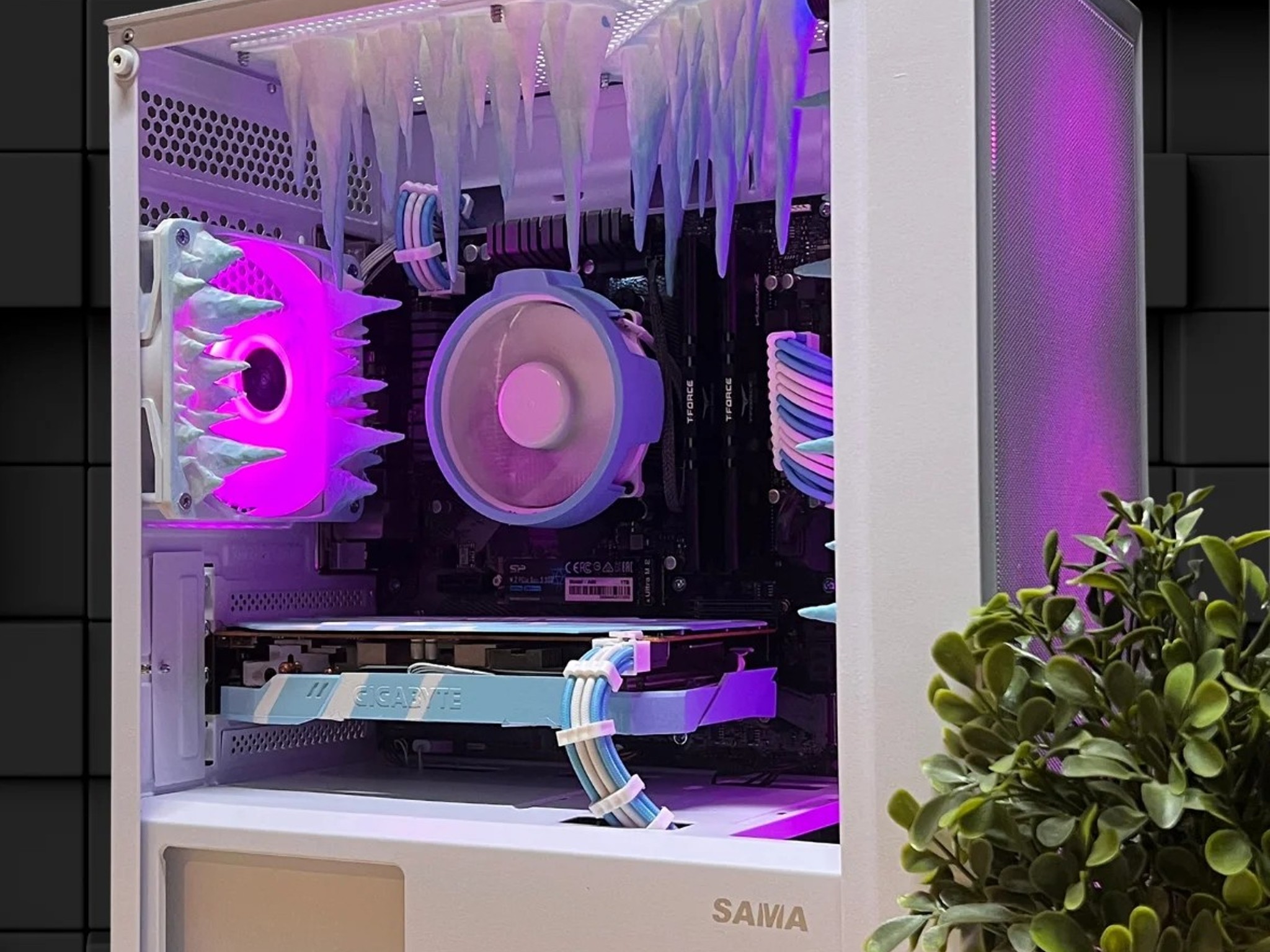 Blue ice 1080p esports  2400g with a 5500xt 16g of ram