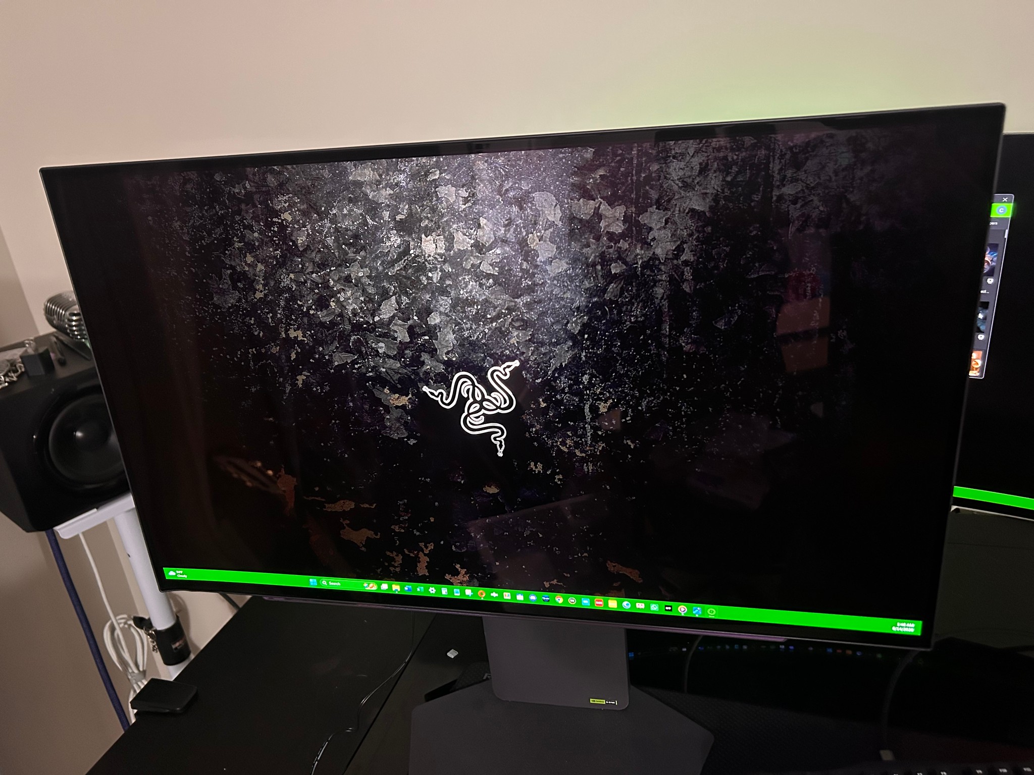 LG UltraGear 27" OLED (240hz) 2K (2560x1440) Gaming Monitor (27GX704A-B) (Only 9hrs Used!)