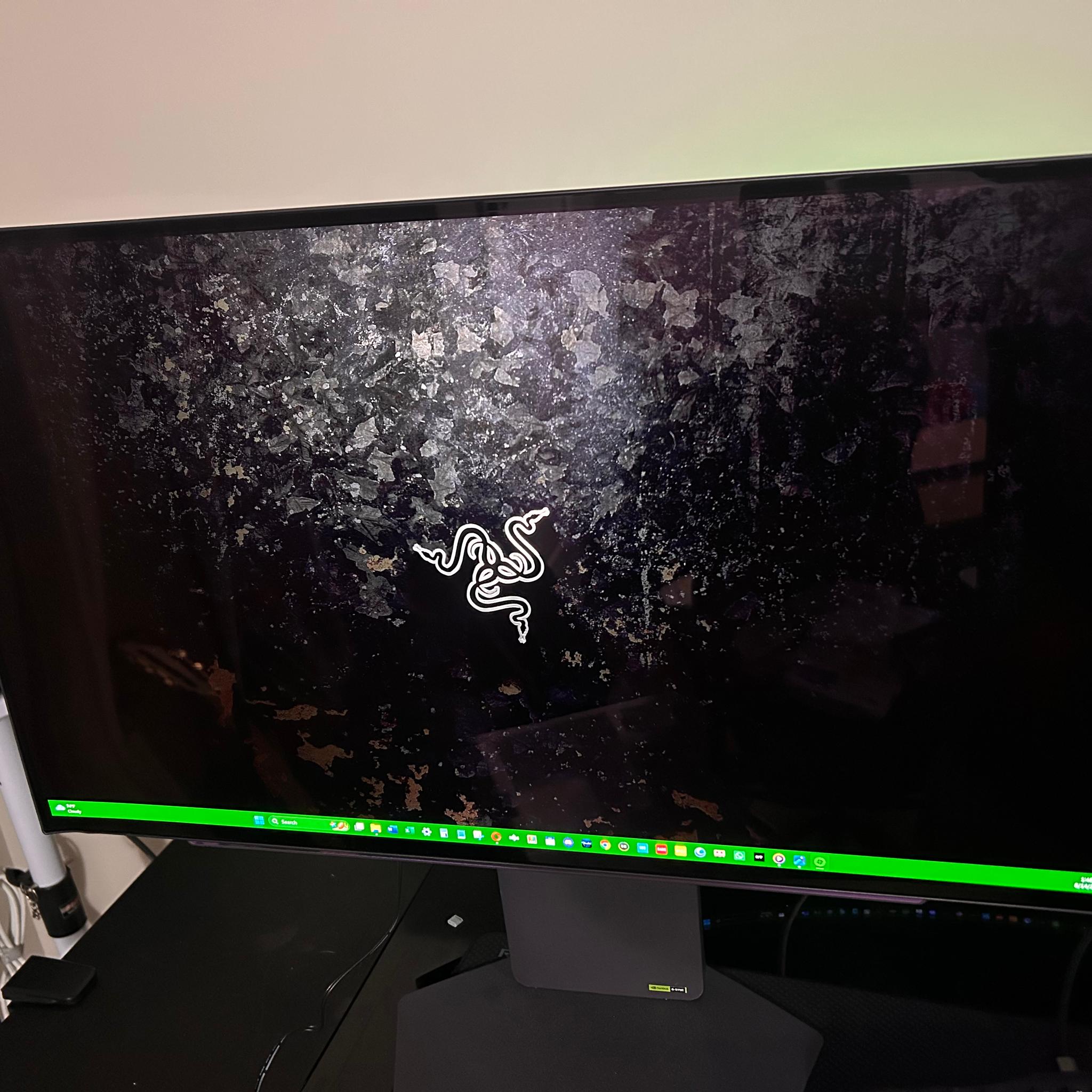 LG UltraGear 27" OLED (240hz) 2K (2560x1440) Gaming Monitor (27GX704A-B) (Only 9hrs Used!)