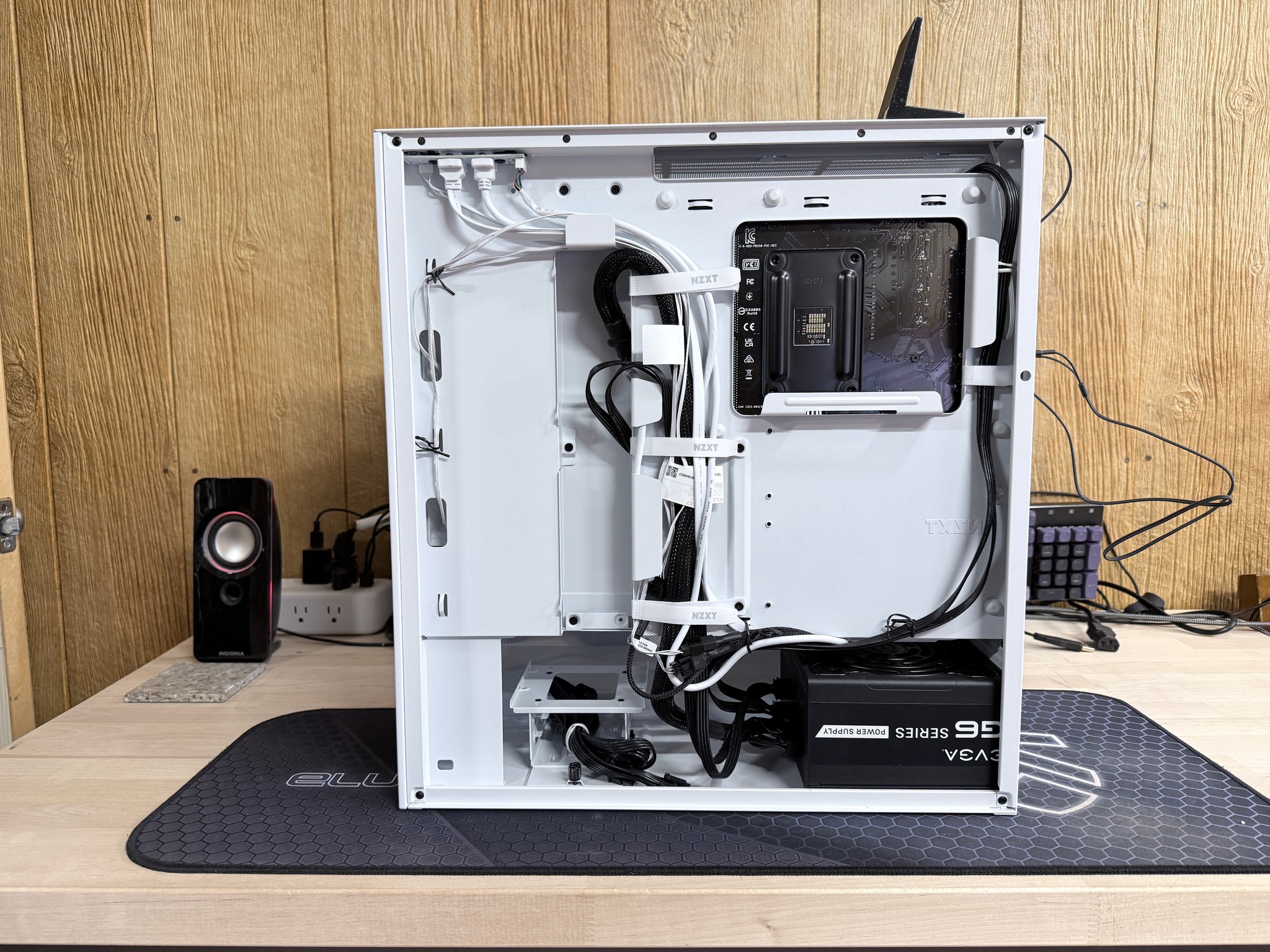 AMD Ryzen 3700X, 16GB, 1TB, Radeon RX 6600 XT 8GB - Beautiful Custom Built Gaming PC, Ready to go!