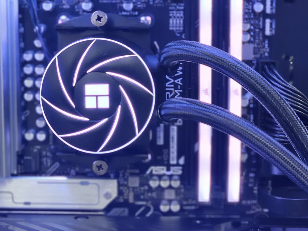 RX 9070 XT | Ryzen 7 7800X3D | Custom Liquid Cooled Gaming PC | 2TB SSD | 32GB DDR5 | Win 11 Pro