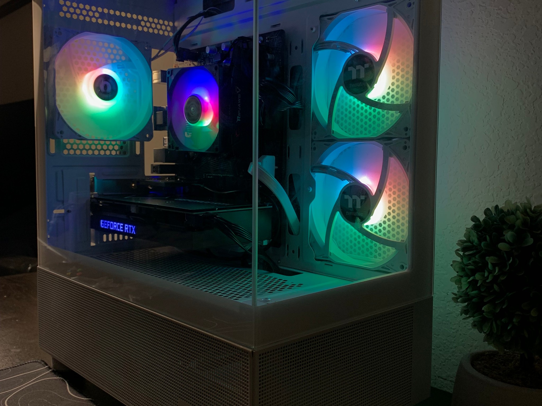 Black and White pc  (3060TI,  Ryzen 5 5400)