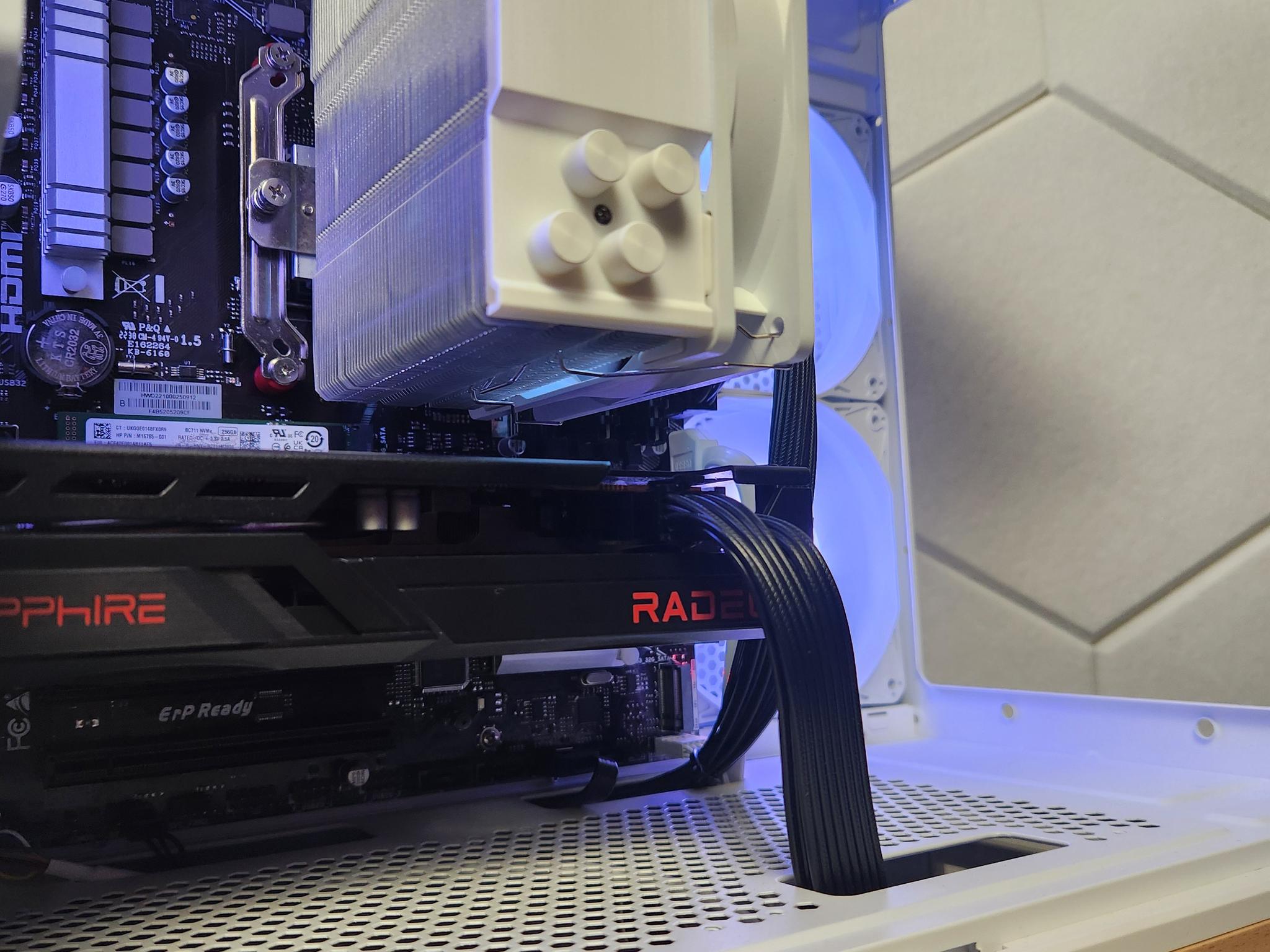 RX 6600 | Ryzen 5 5500 | 16GB DDR4 | 256GB SSD + 1TB HDD | WIFI+BT | Win 11 Home "Ice Cap"