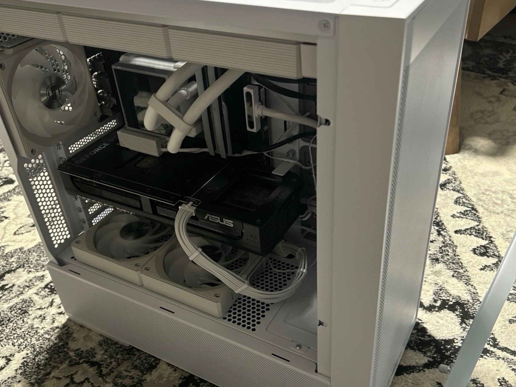Gaming PC Setup - Ryzen 7 9800X3D / RTX 5070 Ti 16GB / 32GB DDR5 / 3.25TB SSD / Full Peripherals
